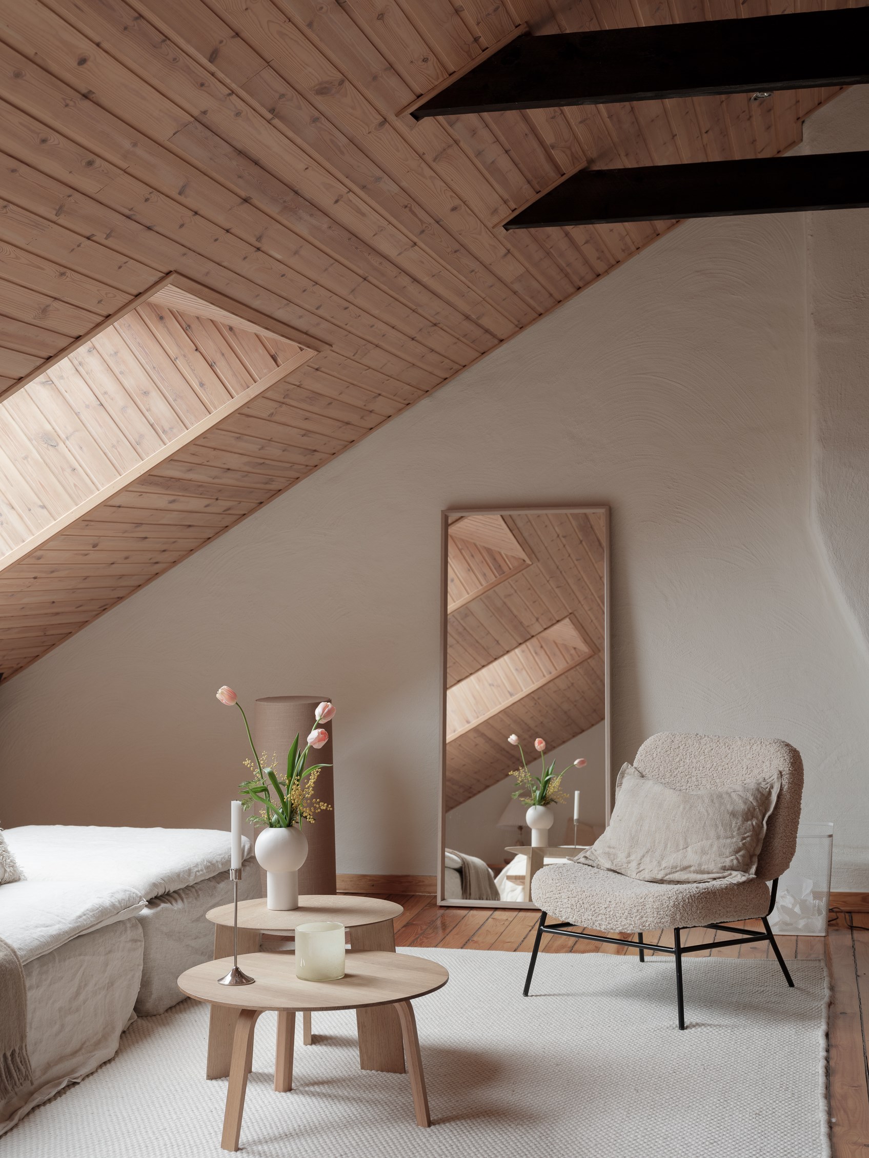 salon mansardé décoration scandinave