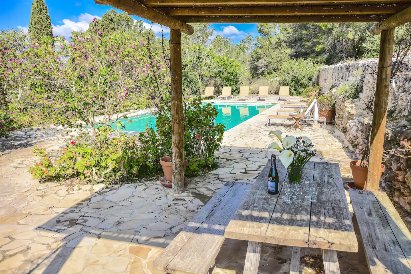 terrasse avec pergola bois villa Can Felix Ibiza Airbnb terrasse avec pergola bois villa Can Felix Ibiza Airbnb