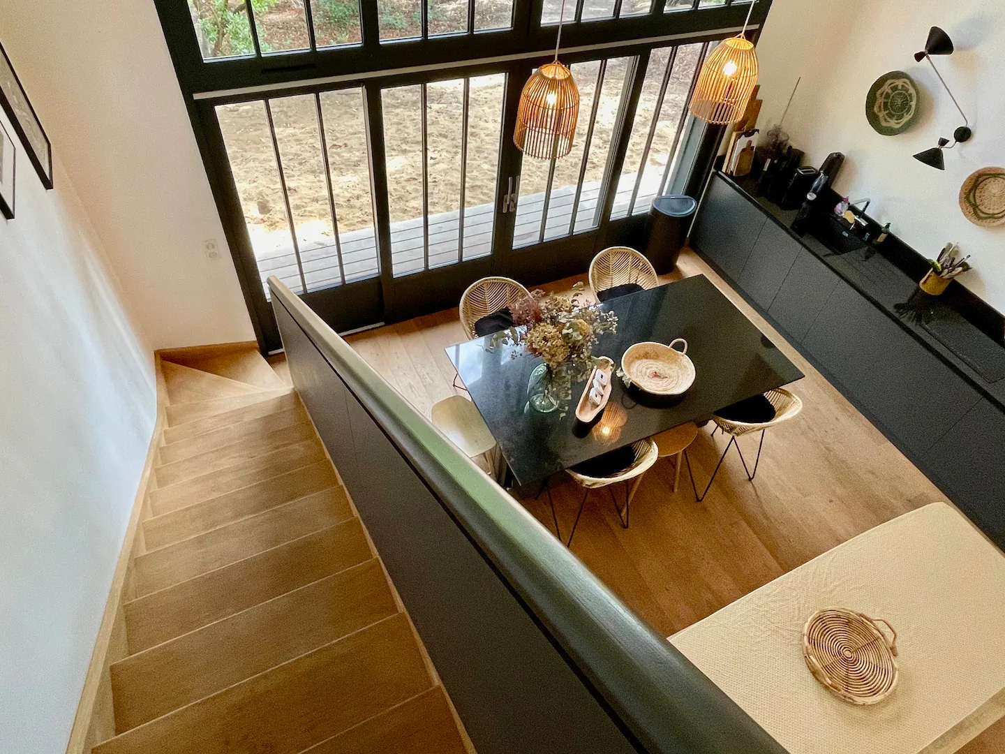 cuisine et salle à manger avec escalier cuisine et salle à manger avec escalier