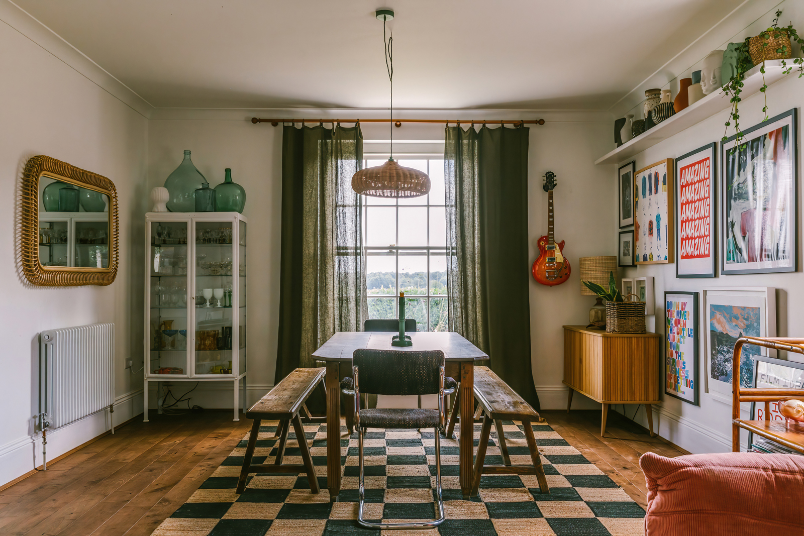 salle à manger fenêtre à guillotine maison rénovée