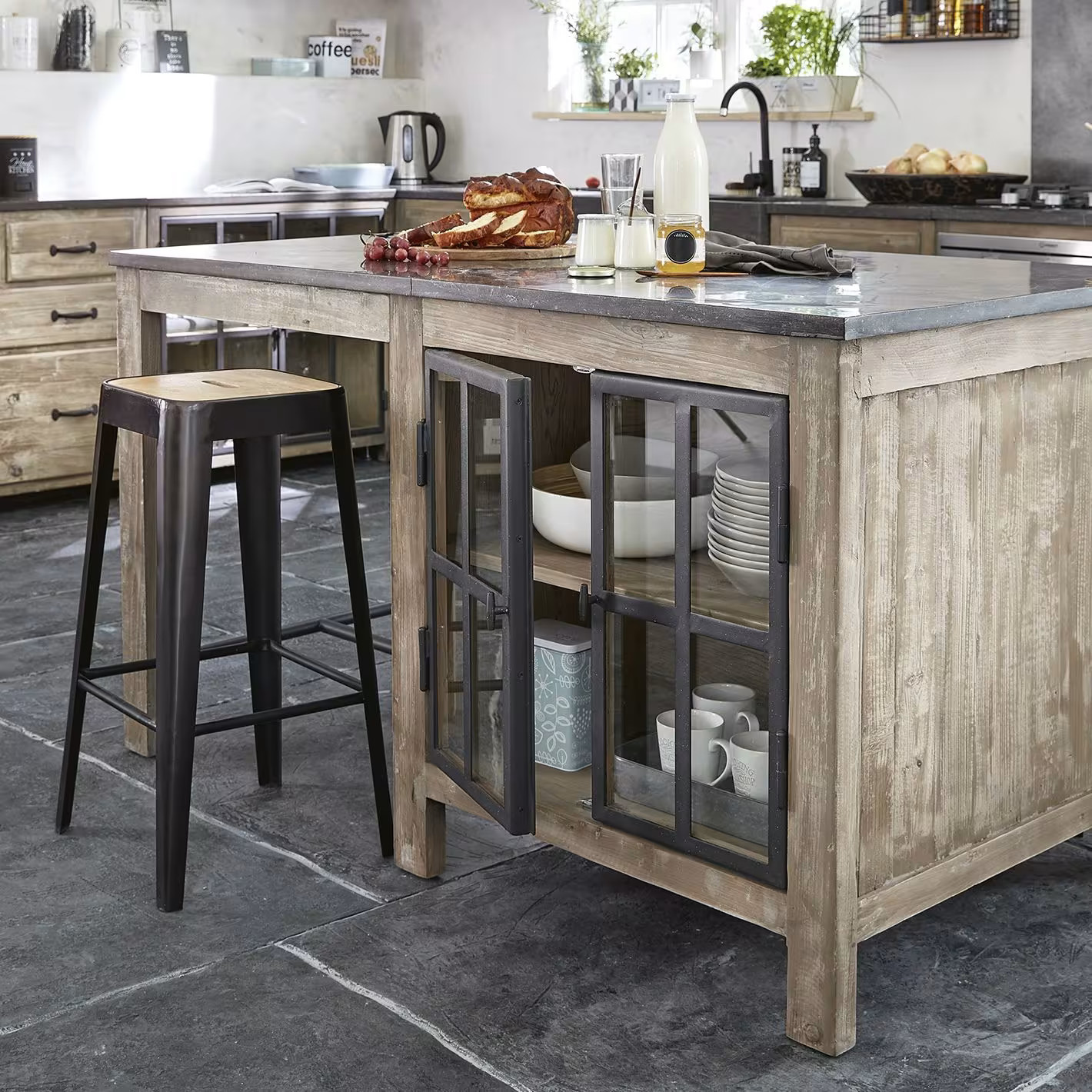 cuisine en bois massif Greta par Maisons du Monde cuisine en bois massif Greta par Maisons du Monde