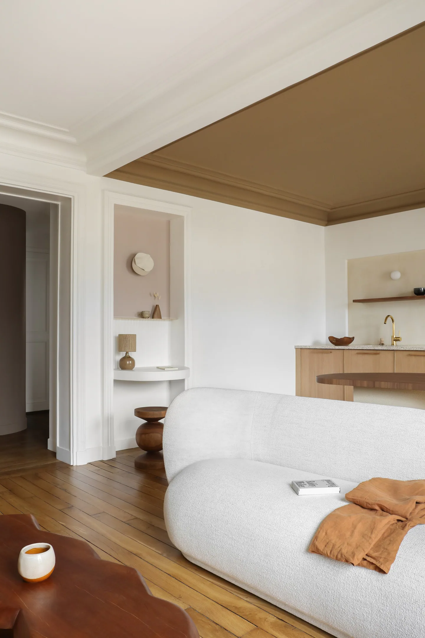 salon appartement 45m2 Paris à louer Airbnb par Heju salon appartement 45m2 Paris à louer Airbnb par Heju