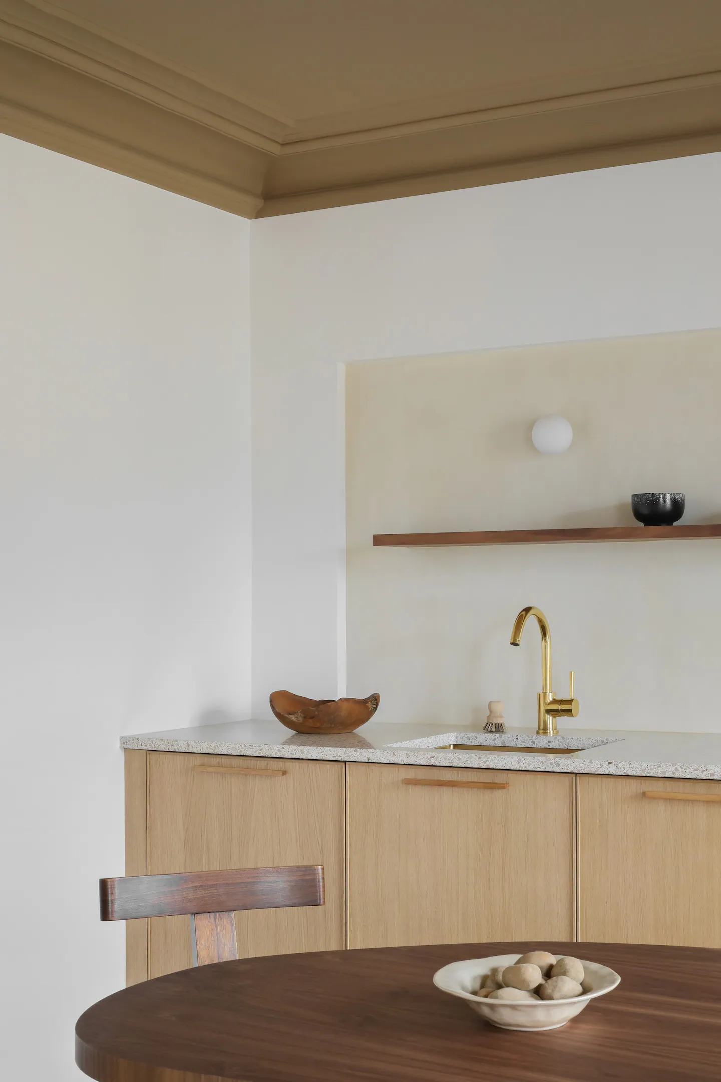 cuisine appartement 45m2 Paris décoration design à louer Airbnb par Heju cuisine appartement 45m2 Paris décoration design à louer Airbnb par Heju