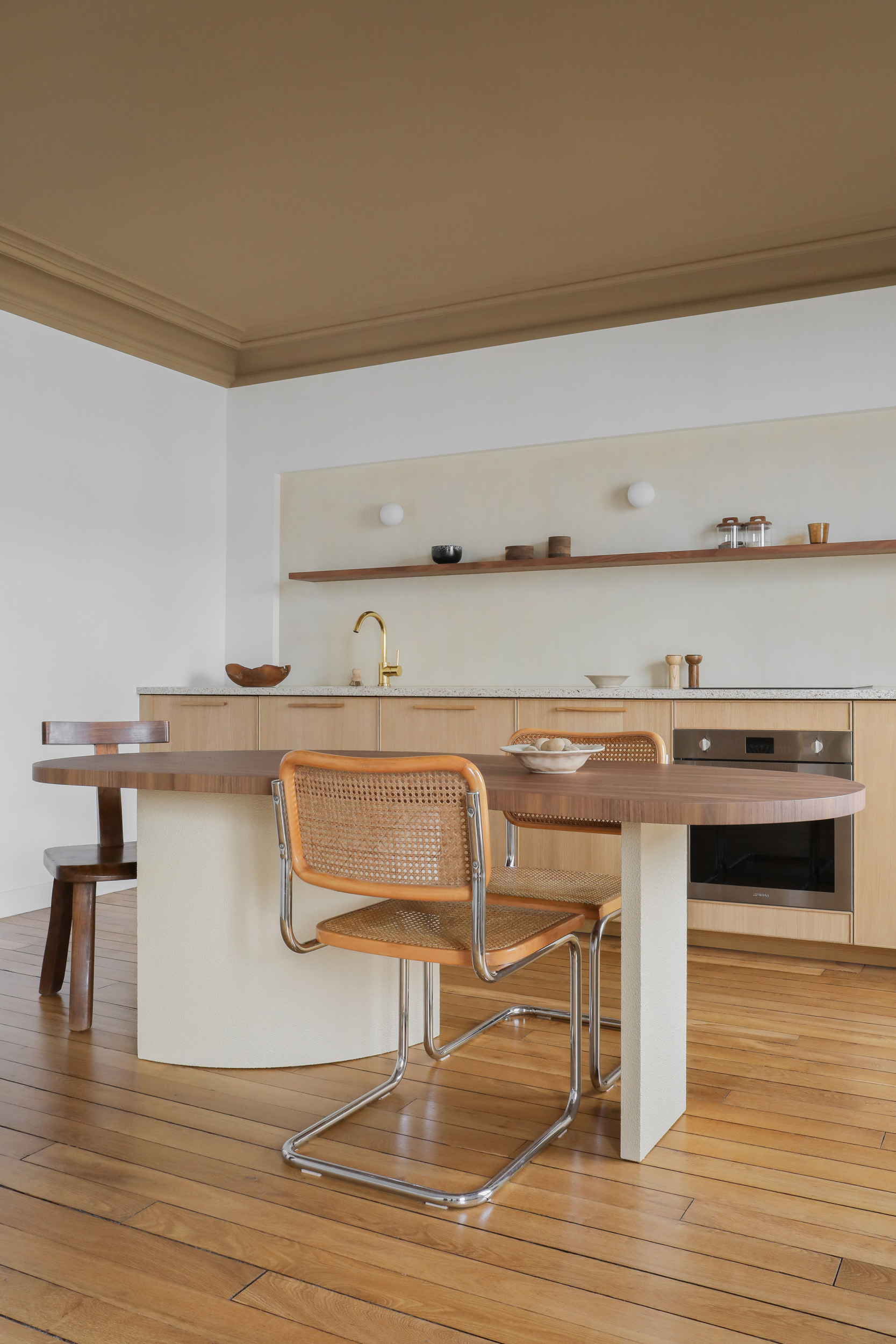 cuisine appartement 45m2 Paris décoration design à louer Airbnb par Heju cuisine appartement 45m2 Paris décoration design à louer Airbnb par Heju