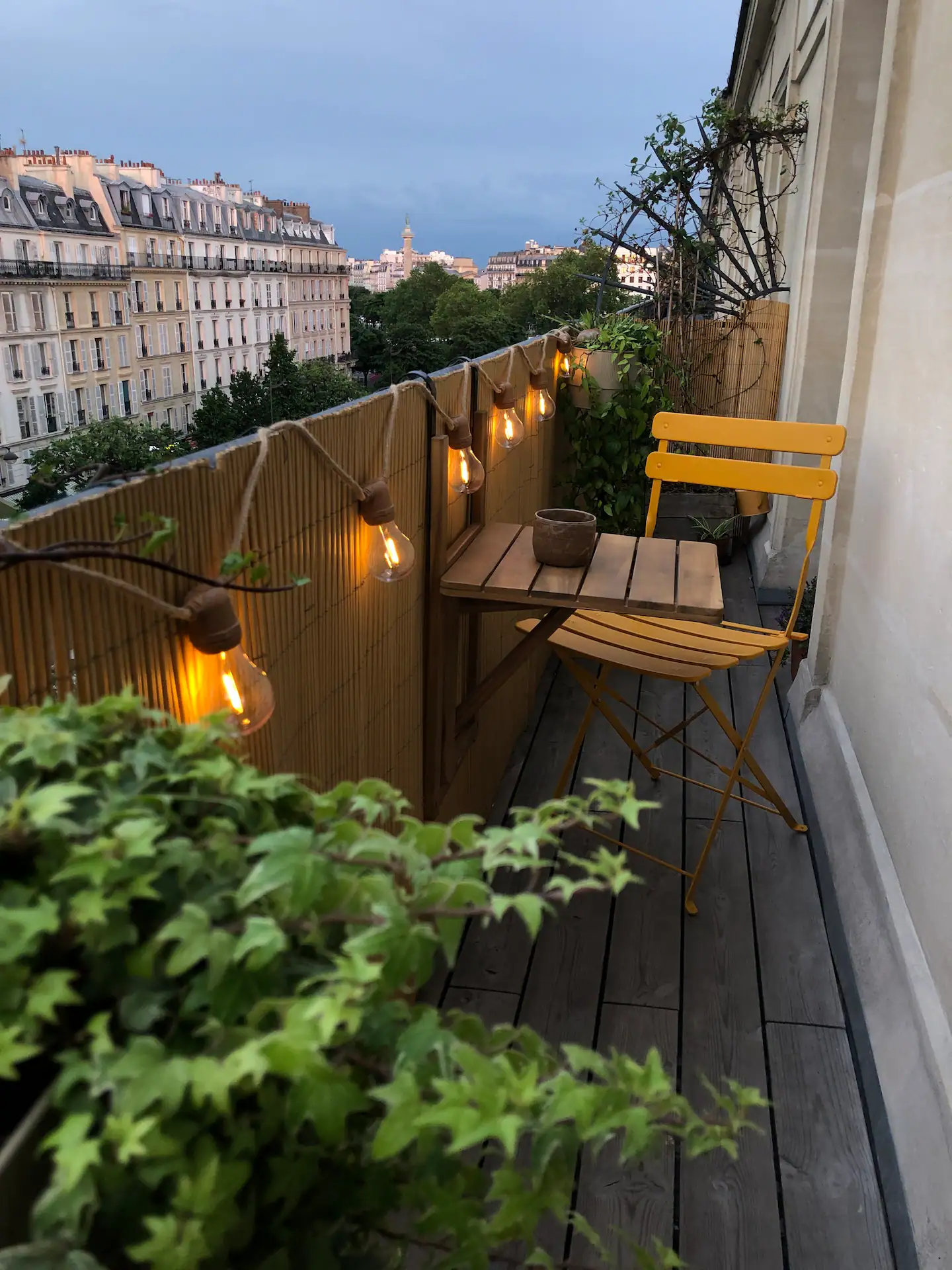 balcon appartement 45m2 Paris à louer Airbnb par Heju balcon appartement 45m2 Paris à louer Airbnb par Heju
