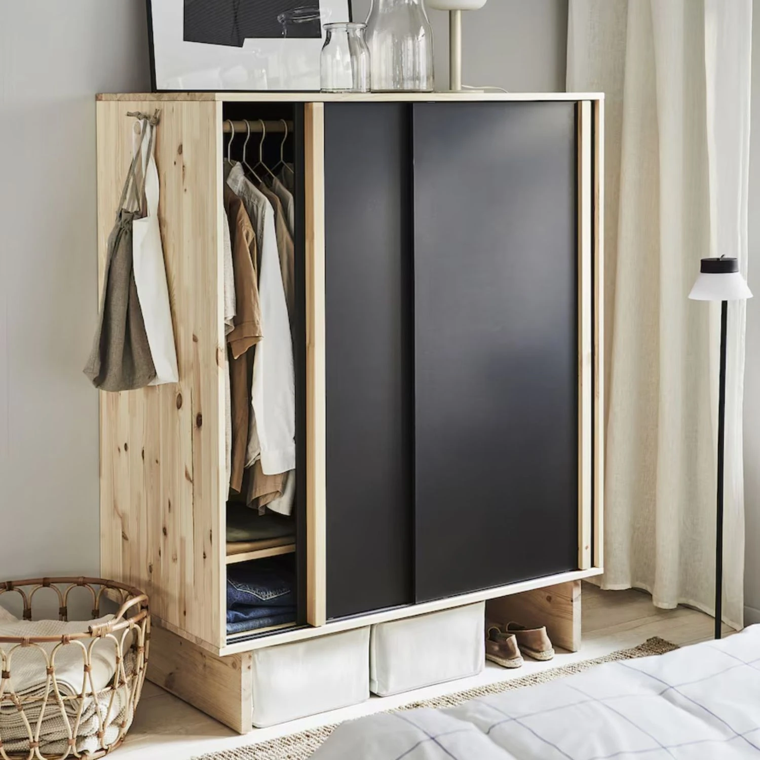 armoire porte coulissante noire en pin armoire porte coulissante noire en pin
