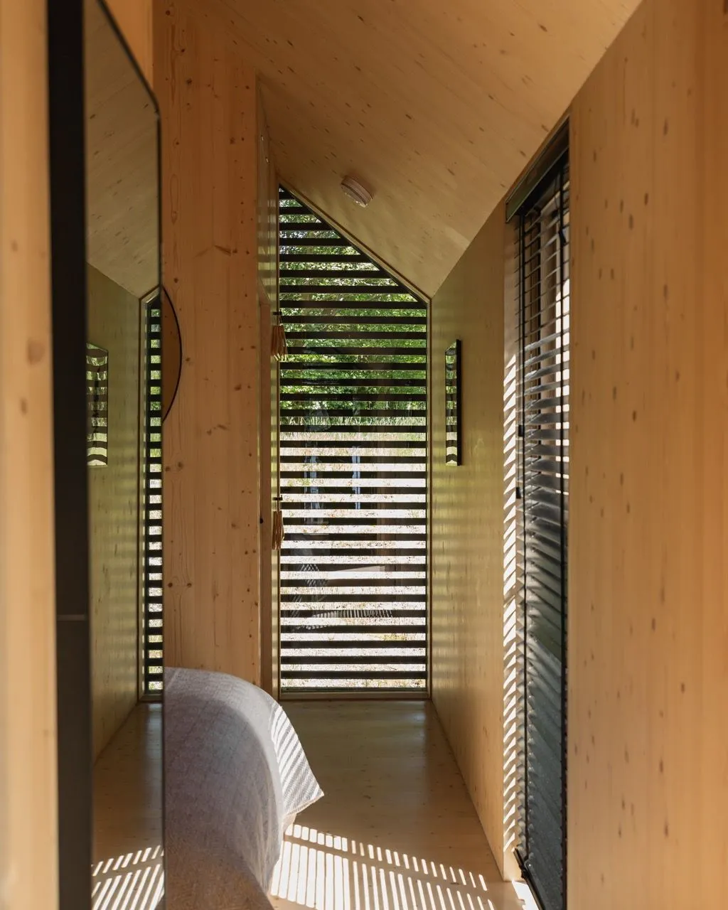 chambre murs bois