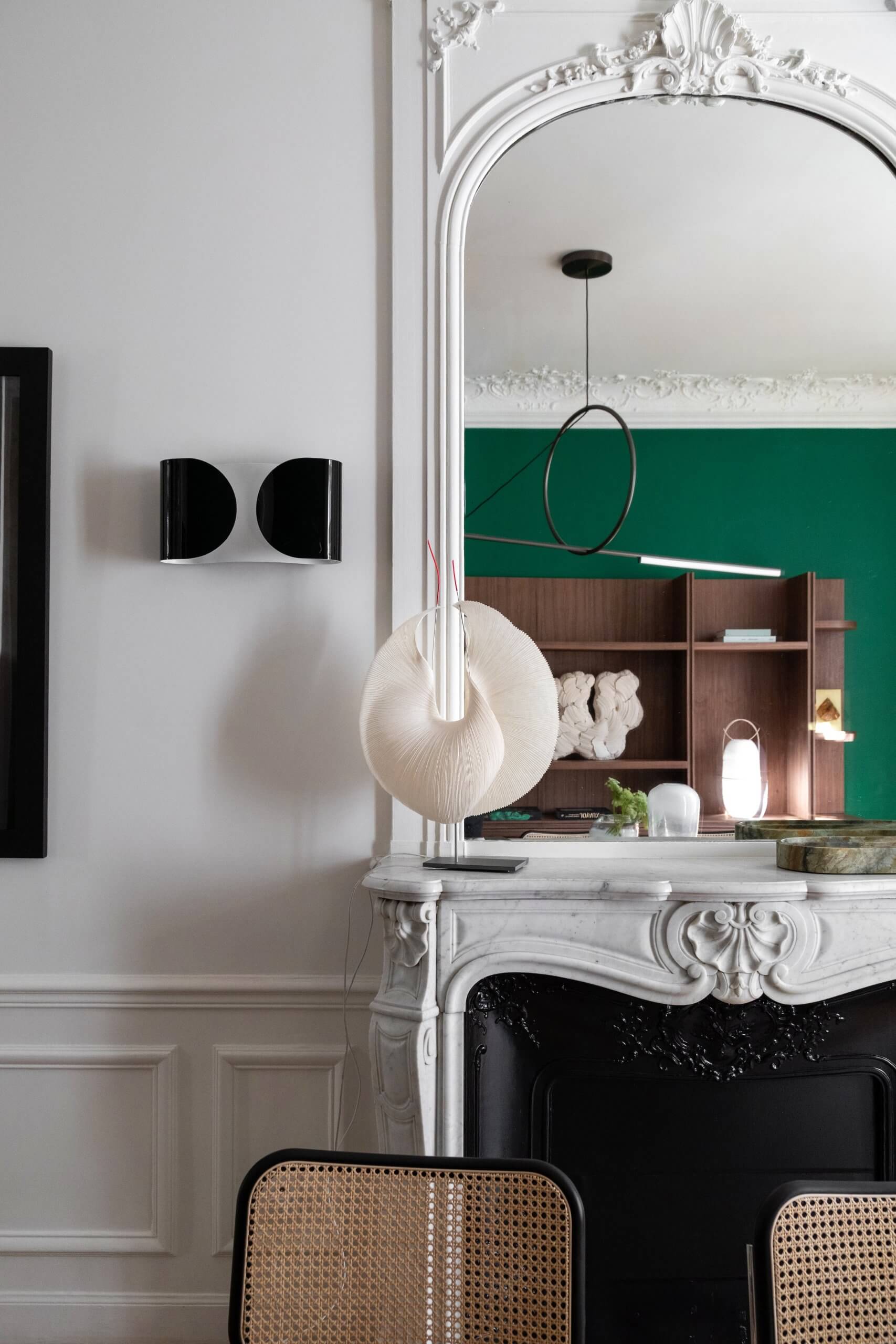 salon avec cheminée décoration design appartement haussmannien Paris salon avec cheminée décoration design appartement haussmannien Paris