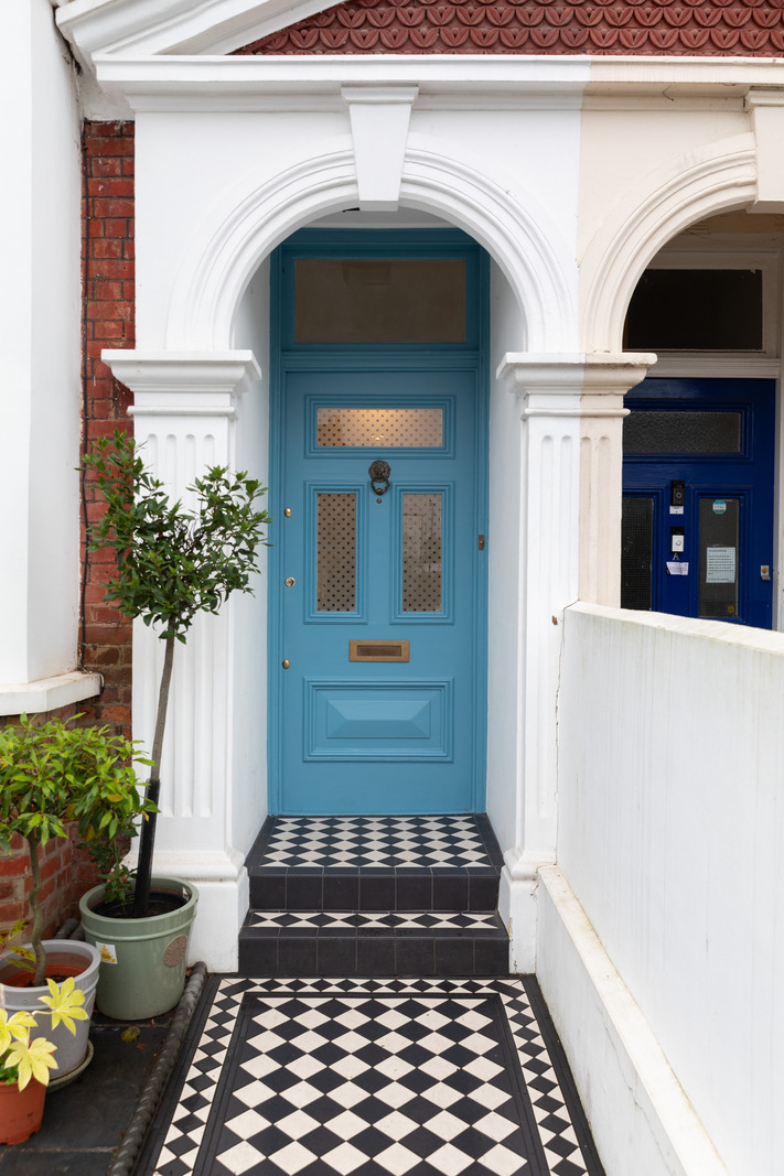 porte d porte d'entrée bleue maison de ville Londres