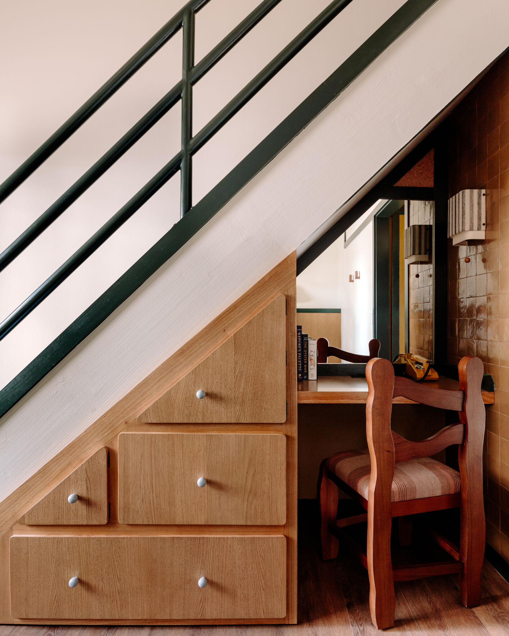 espace bureau sous escalier Lodge at Marconi espace bureau sous escalier Lodge at Marconi