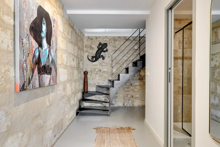 entrée mur en pierres loft à louer Bordeaux