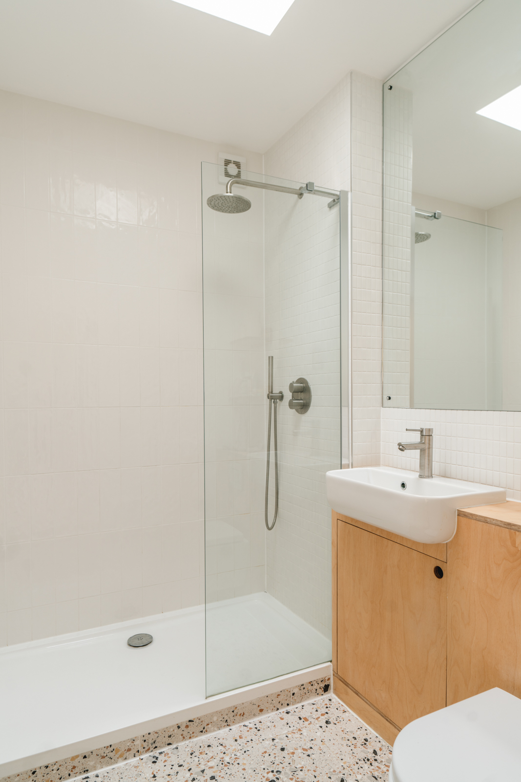 salle de bain design sol terrazzo appartement rénové 65m2 Londres salle de bain design sol terrazzo appartement rénové 65m2 Londres
