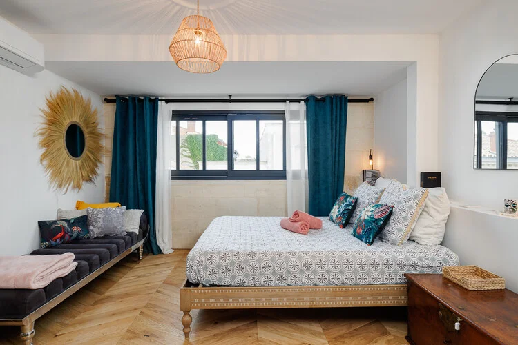 chambre décoration bleue loft à louer Bordeaux
