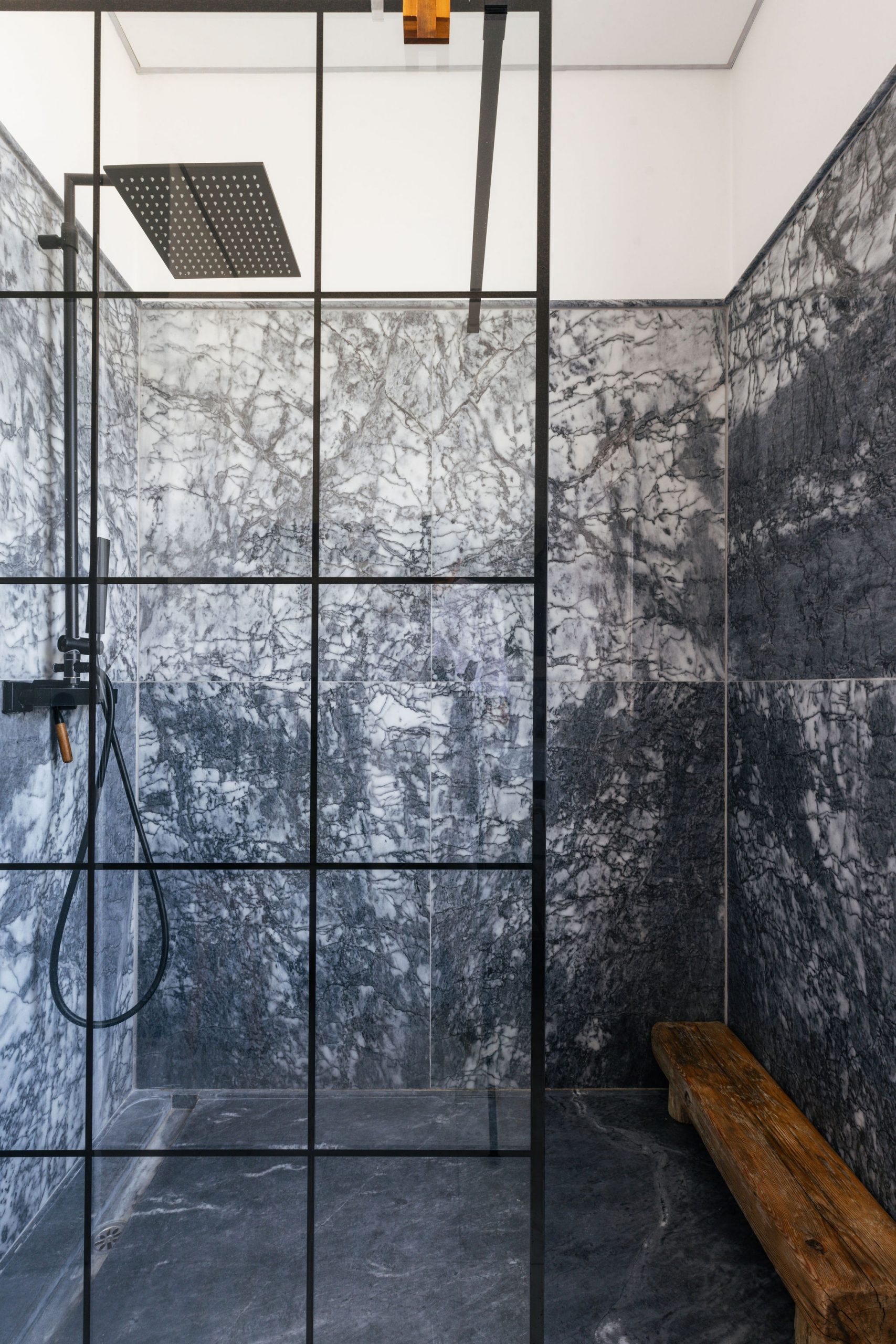 salle de bain marbre gris