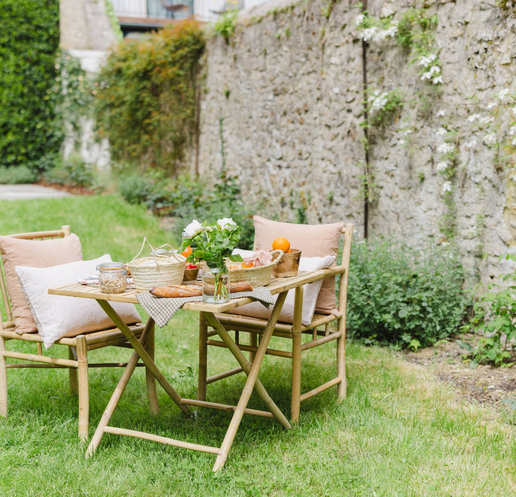 jardin avec murs en pierre villa La Minotte Monfort- jardin avec murs en pierre villa La Minotte Monfort-'Amaury