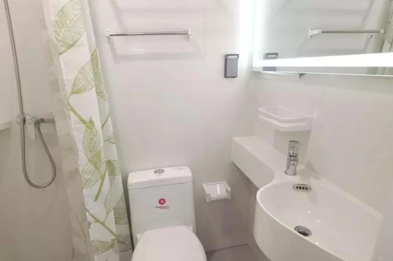 salle de bain blanche
