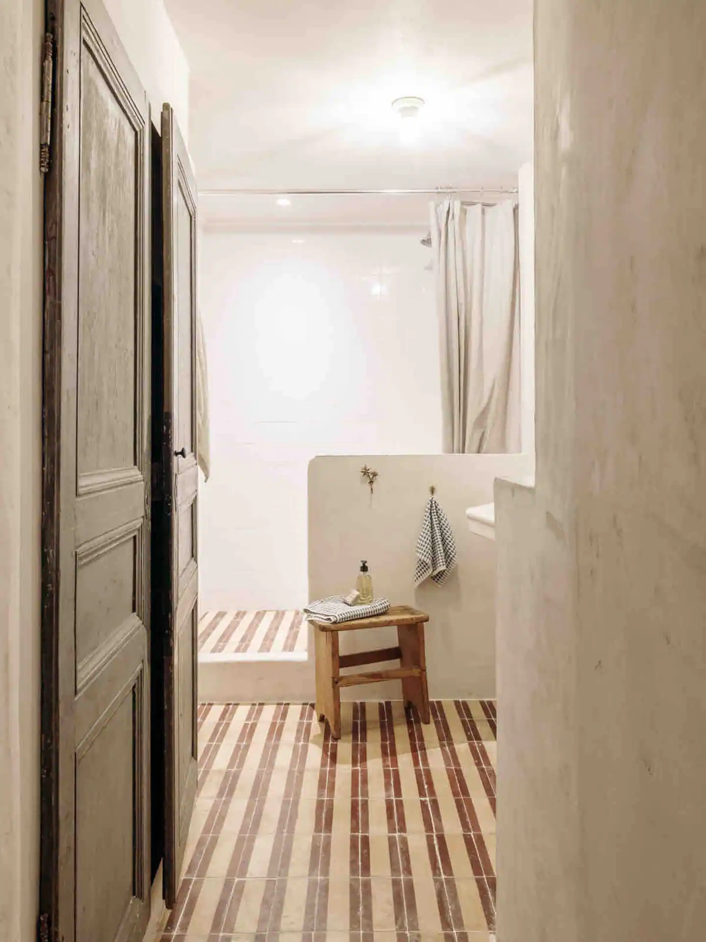 salle de bain murs enduits Maisons Clotilde salle de bain murs enduits Maisons Clotilde