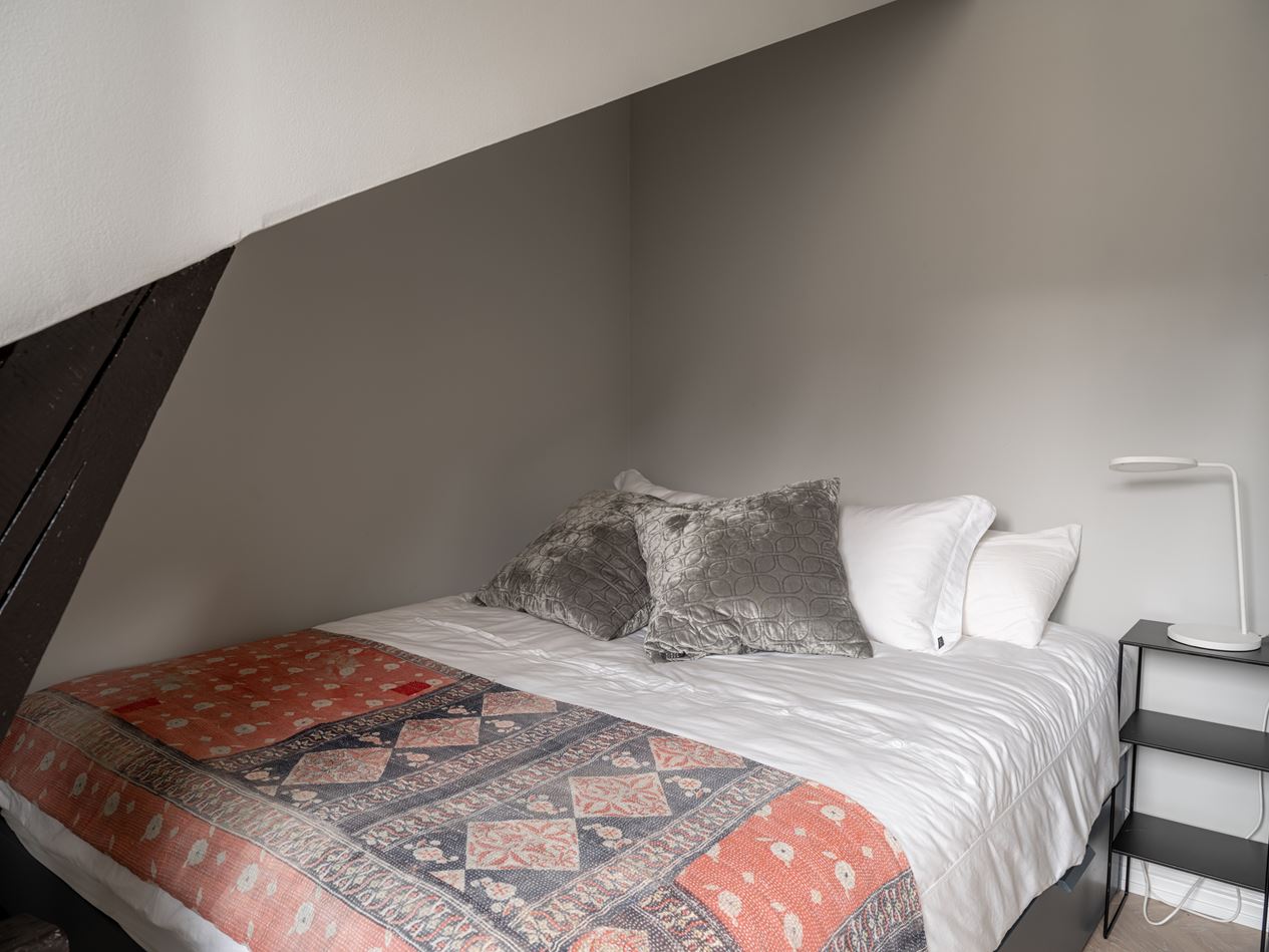 chambre appartement sous combles avec poutres décoration scandinave chambre appartement sous combles avec poutres décoration scandinave