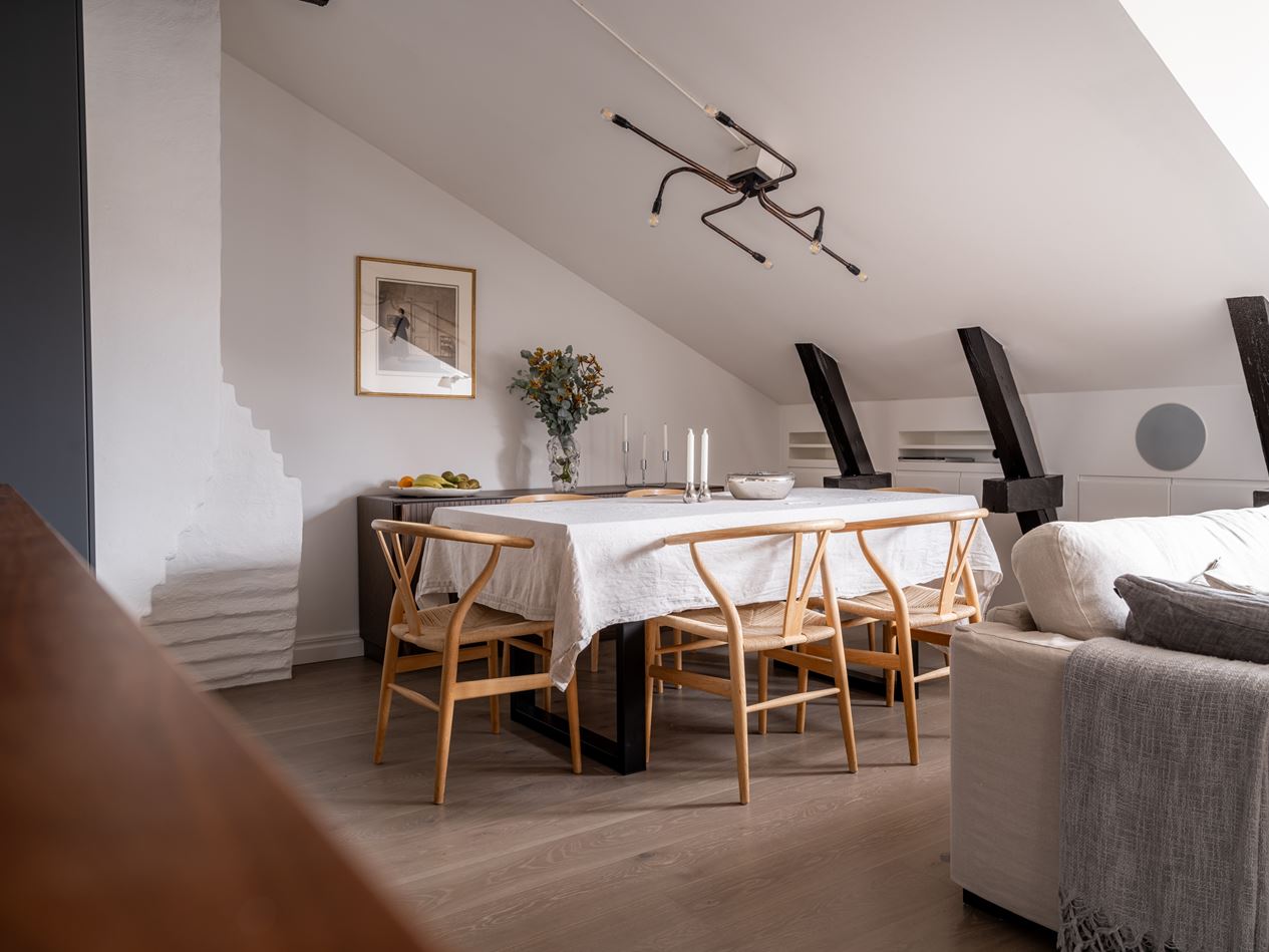 salon appartement sous combles avec poutres décoration scandinave salon appartement sous combles avec poutres décoration scandinave