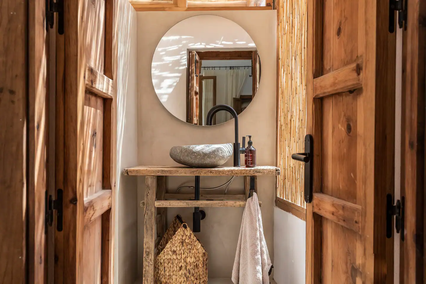 salle de bain avec vasque en pierre décoration rustique chic salle de bain avec vasque en pierre décoration rustique chic