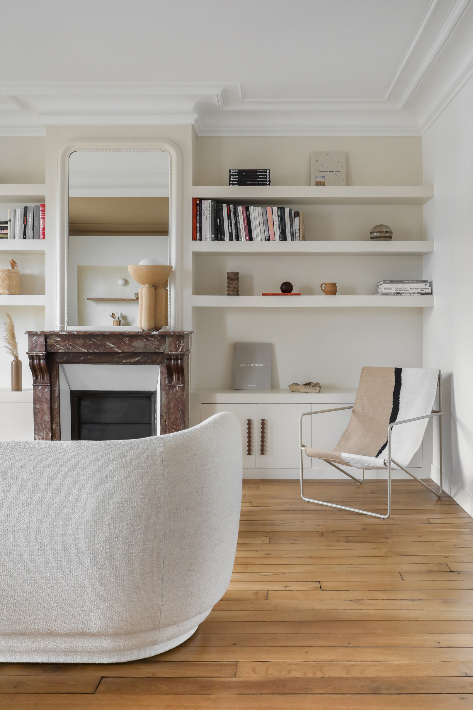 salon appartement 45m2 Paris à louer Airbnb par Heju salon appartement 45m2 Paris à louer Airbnb par Heju