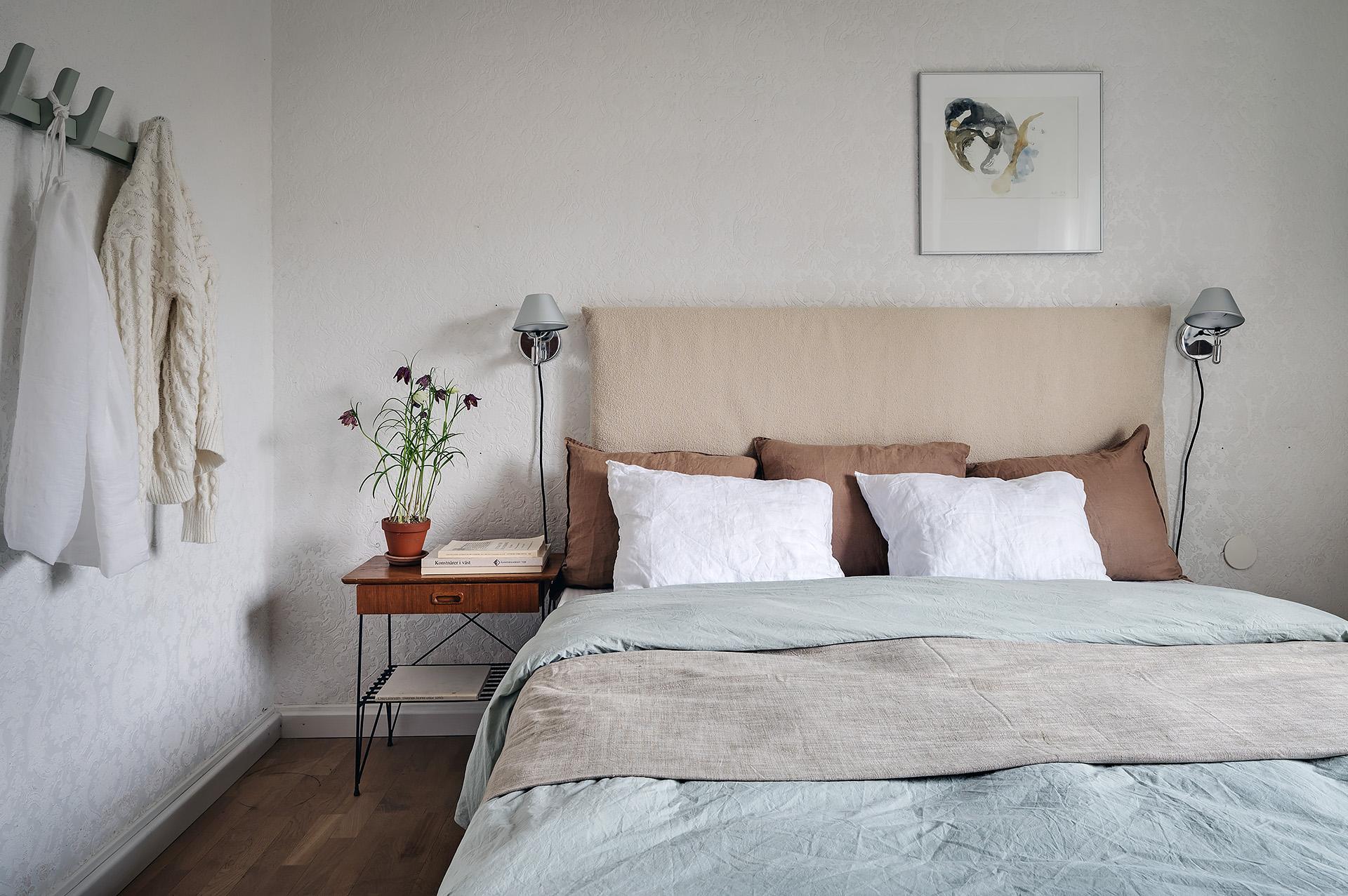chambre vert d chambre vert d'eau et beige avec papier-peint décoration scandinave contemporaine