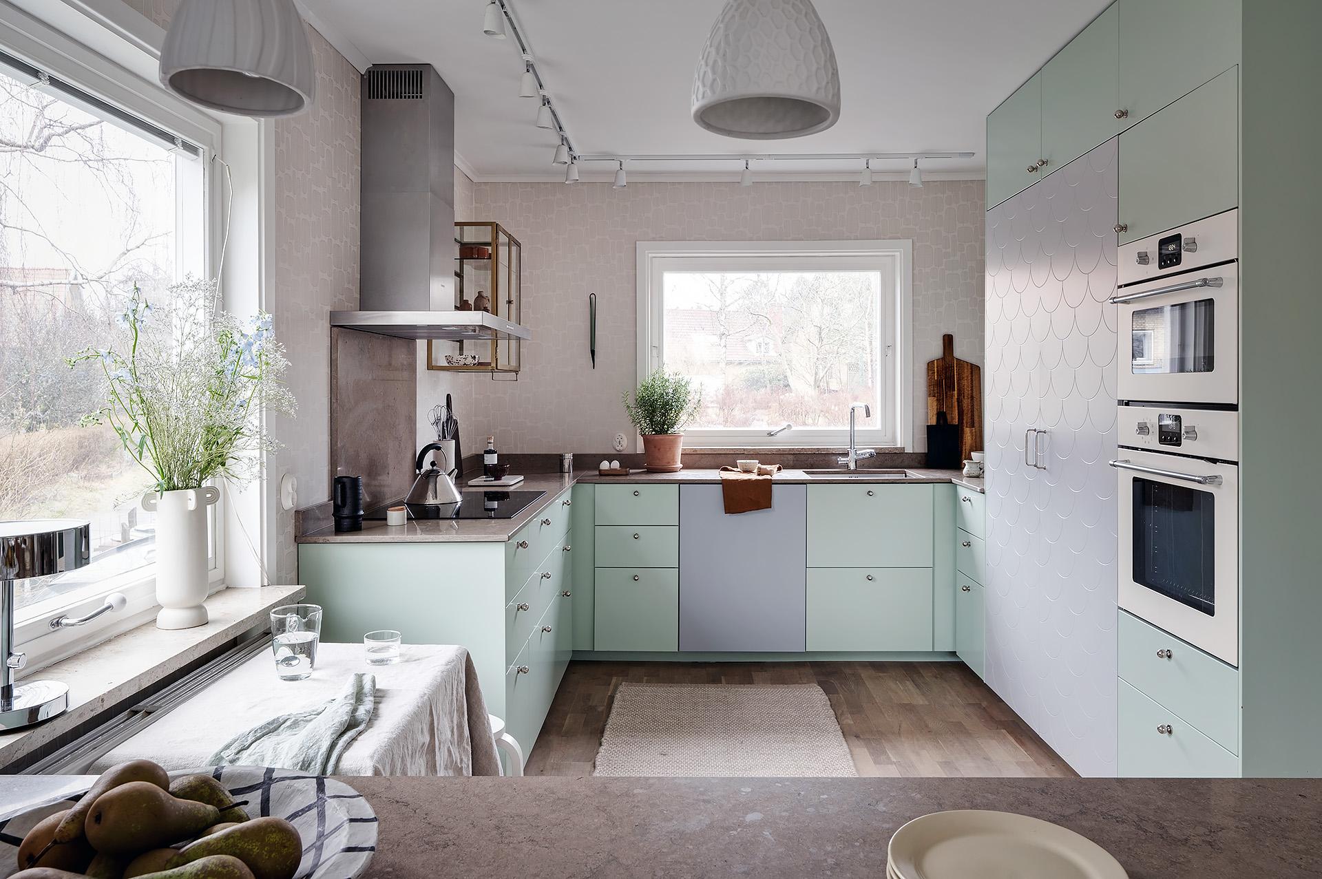 cuisine ouverte vert d cuisine ouverte vert d'eau décoration scandinave contemporaine