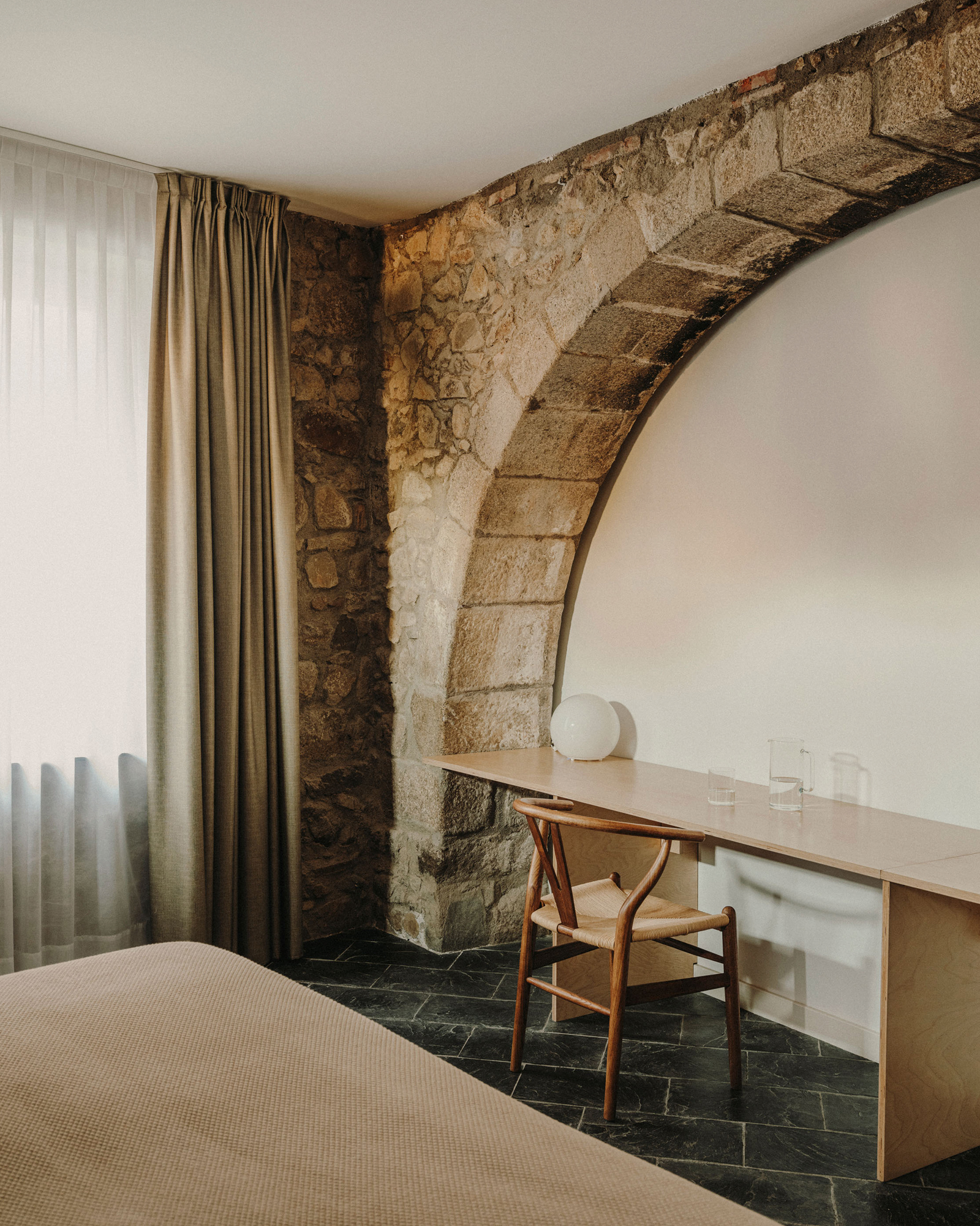 chambre maison en pierres anciennes rénovée Paratgea Espagne