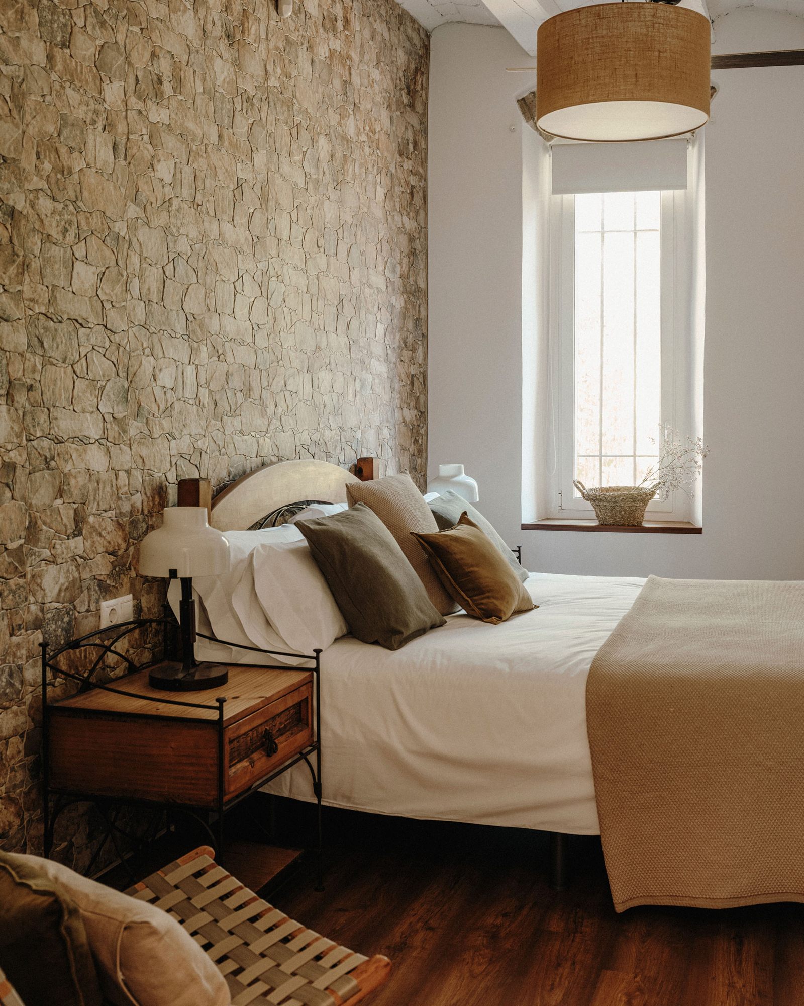 chambre maison en pierres anciennes rénovée Paratgea Espagne
