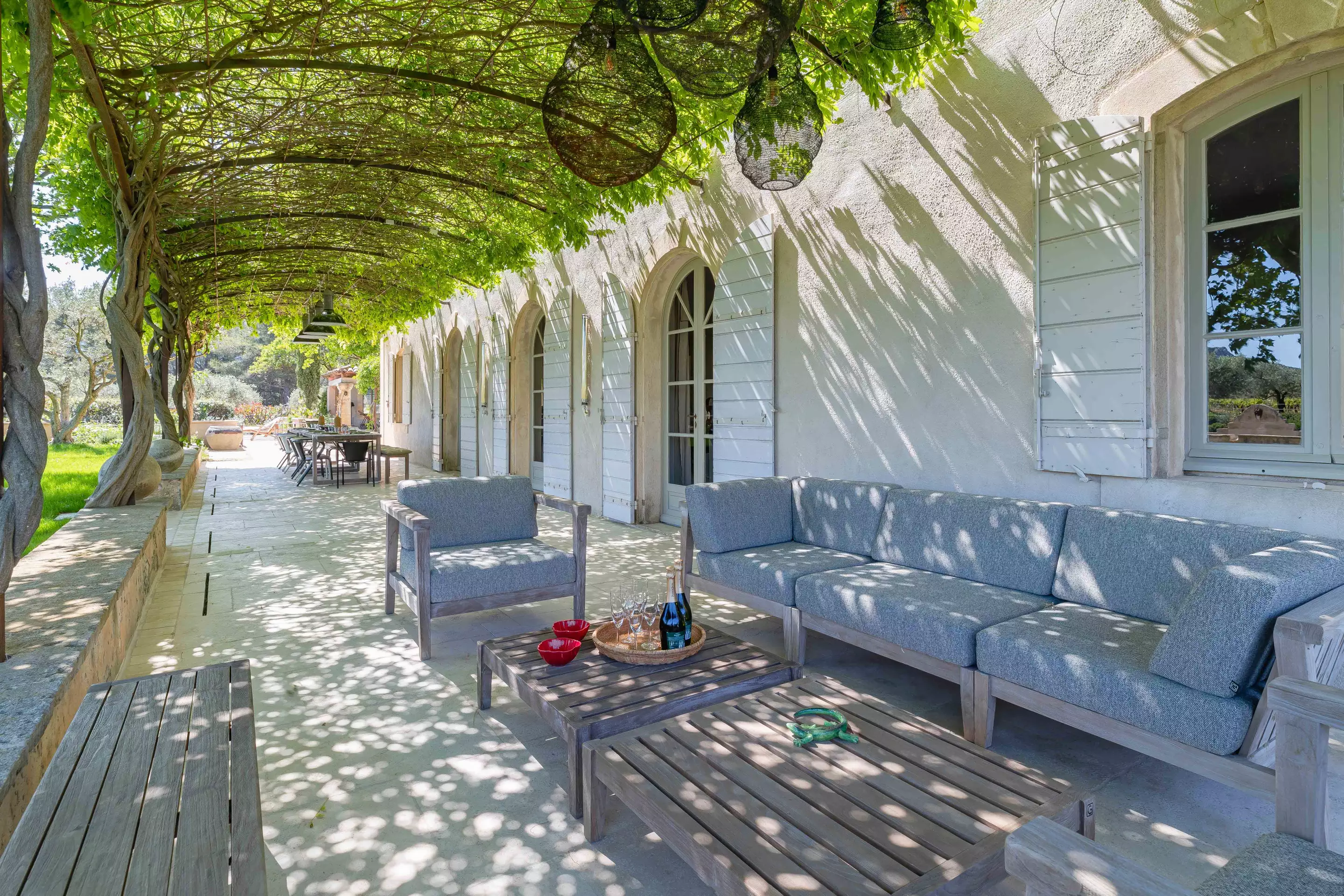 terrasse avec pergola et treille maison Provence Bastide Bellavista