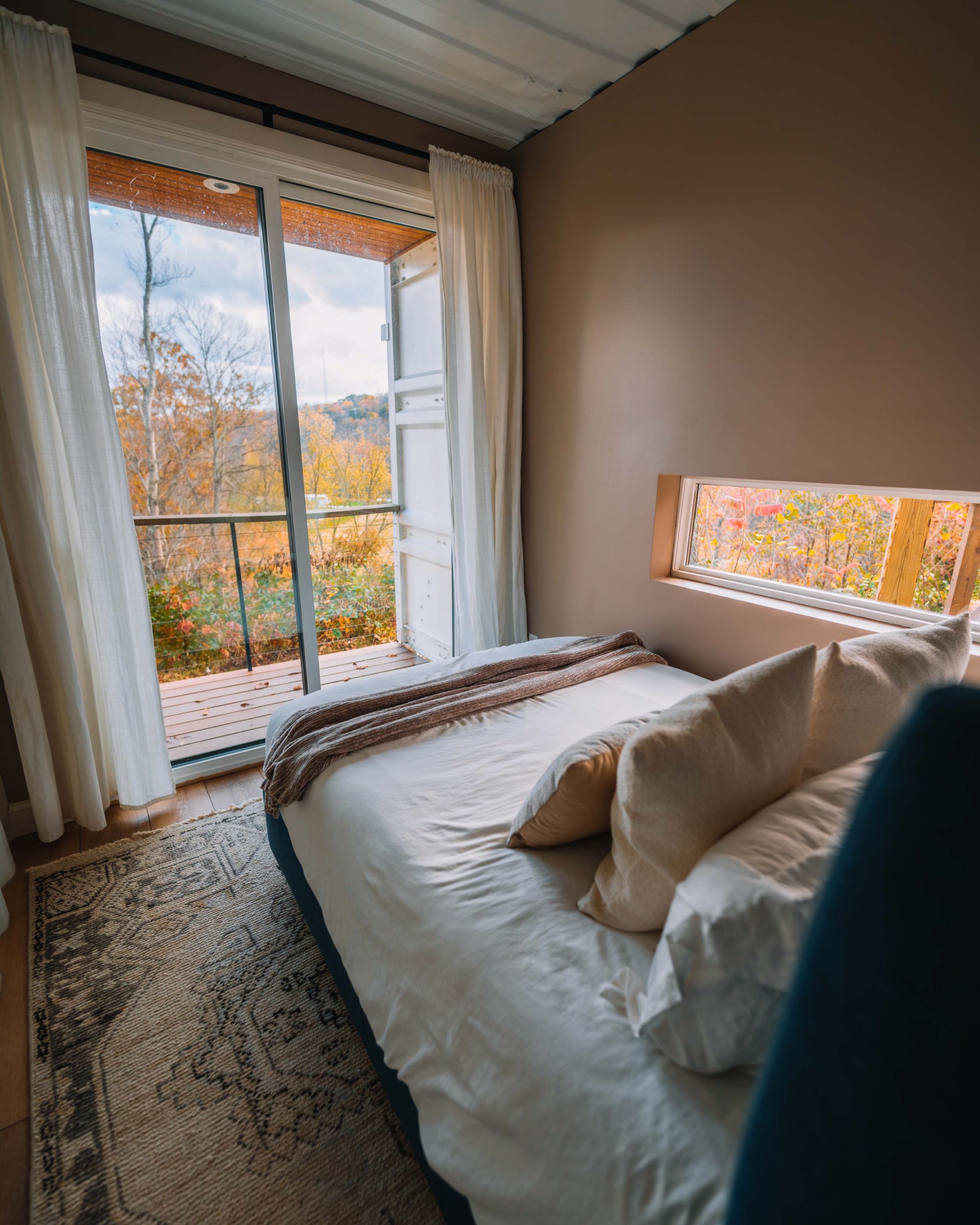 chambre avec baie vitrée