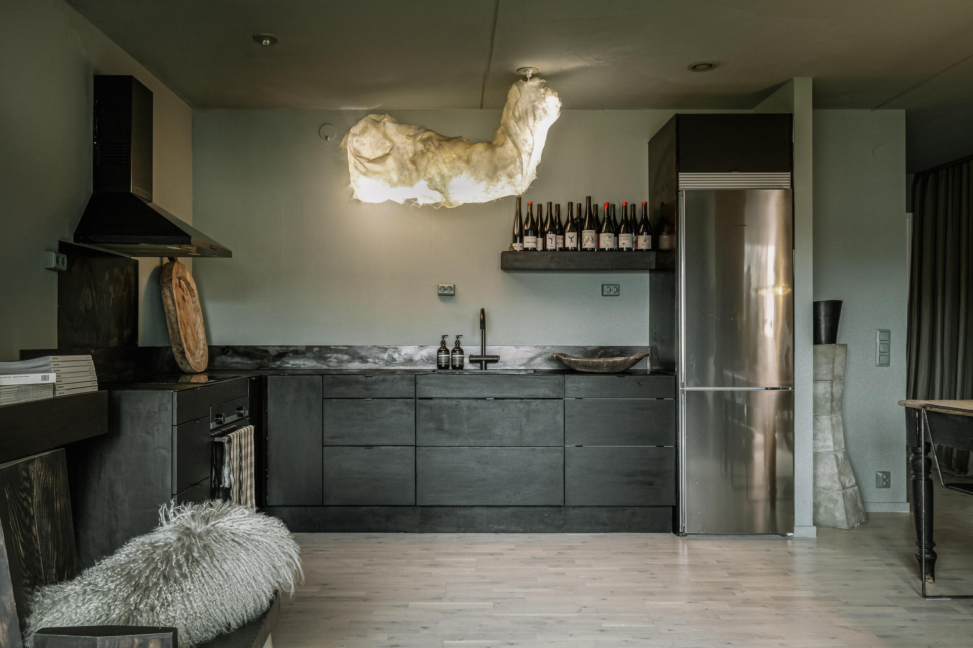 cuisine design noire décoration vert kaki