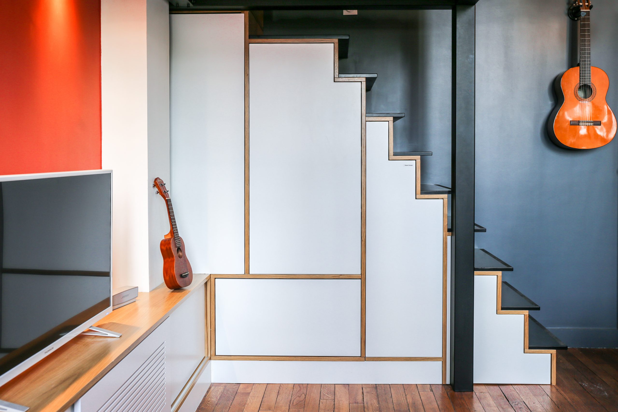 escalier avec rangements studio Paris 24m2 dans ancienne loge escalier avec rangements studio Paris 24m2 dans ancienne loge