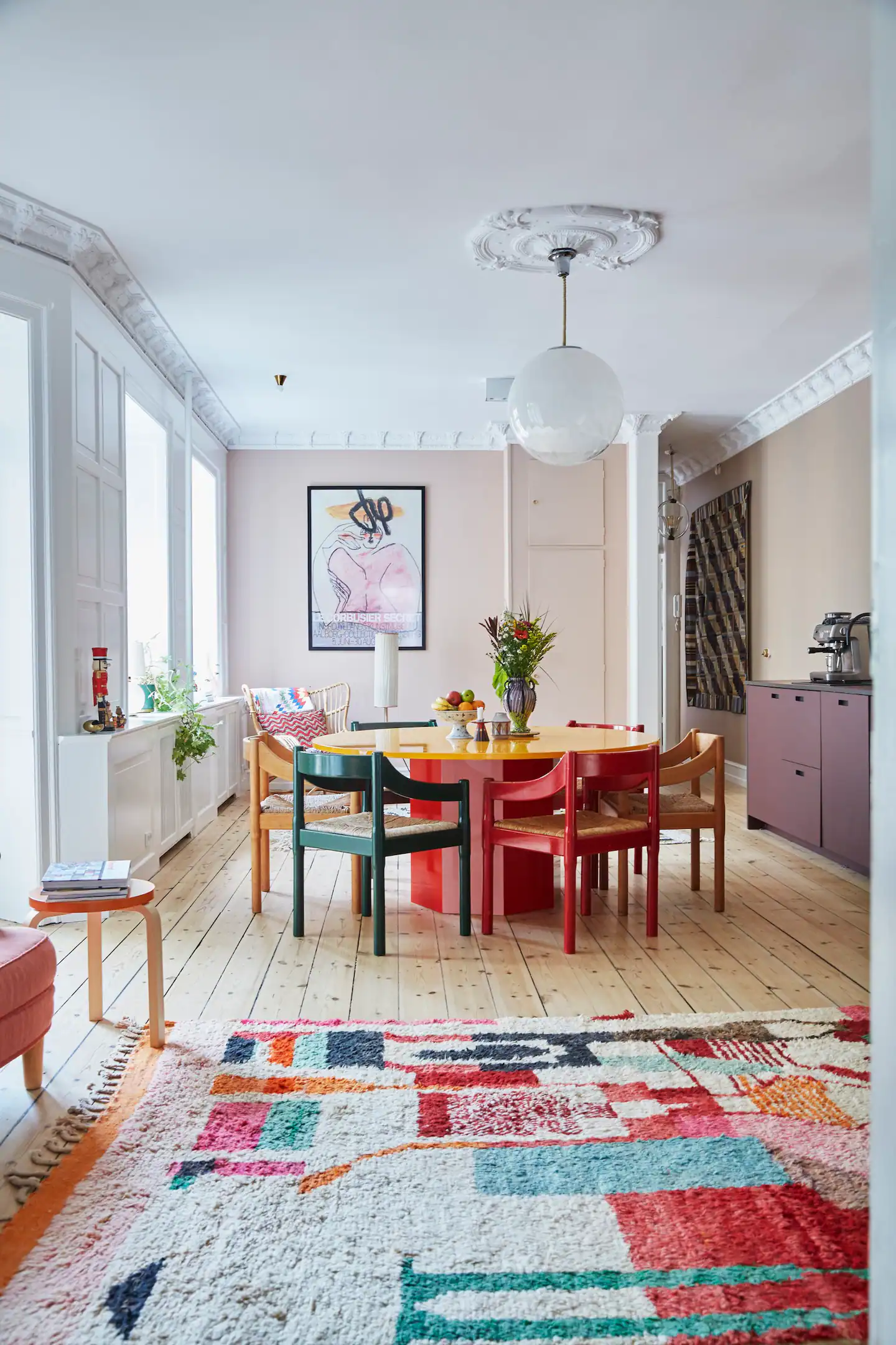 salle à manger appartement Copenhague décoration scandinave et colorée salle à manger appartement Copenhague décoration scandinave et colorée