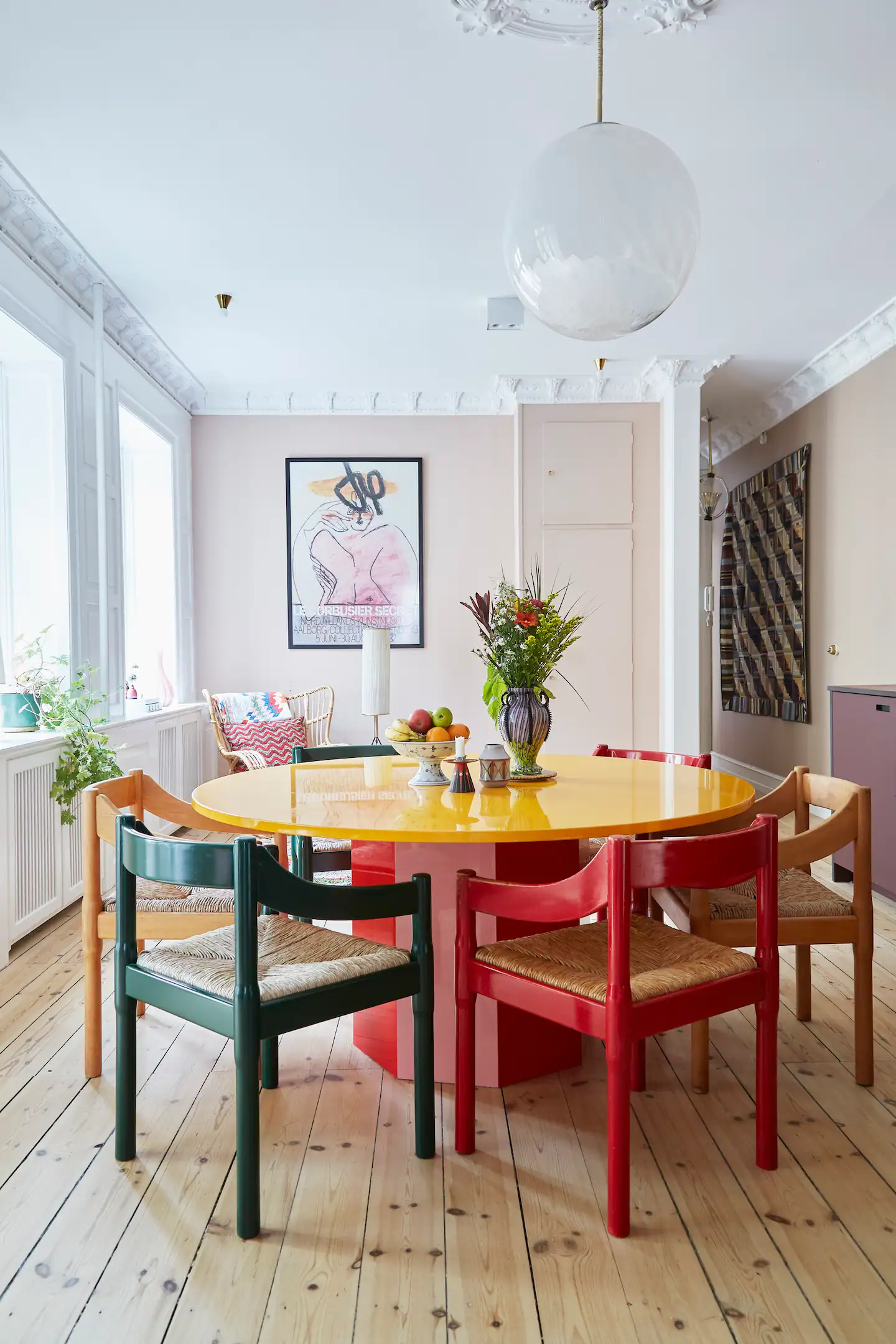 salle à manger appartement Copenhague décoration scandinave et colorée salle à manger appartement Copenhague décoration scandinave et colorée
