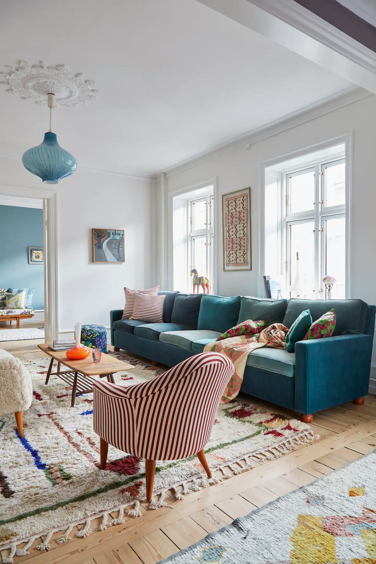 salon appartement Copenhague décoration scandinave et colorée salon appartement Copenhague décoration scandinave et colorée