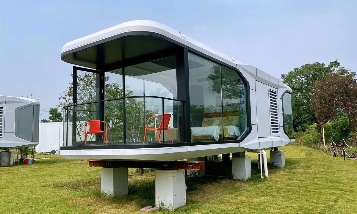 tiny house préfabriquée à l'allure futuriste 40m2