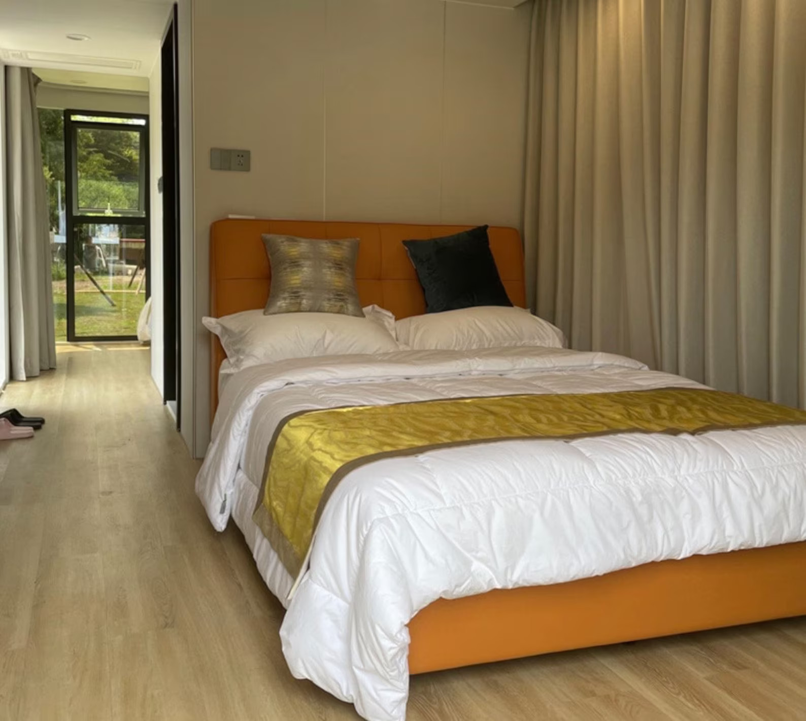 chambre mini maison préfabriquée à l'allure futuriste 40m2