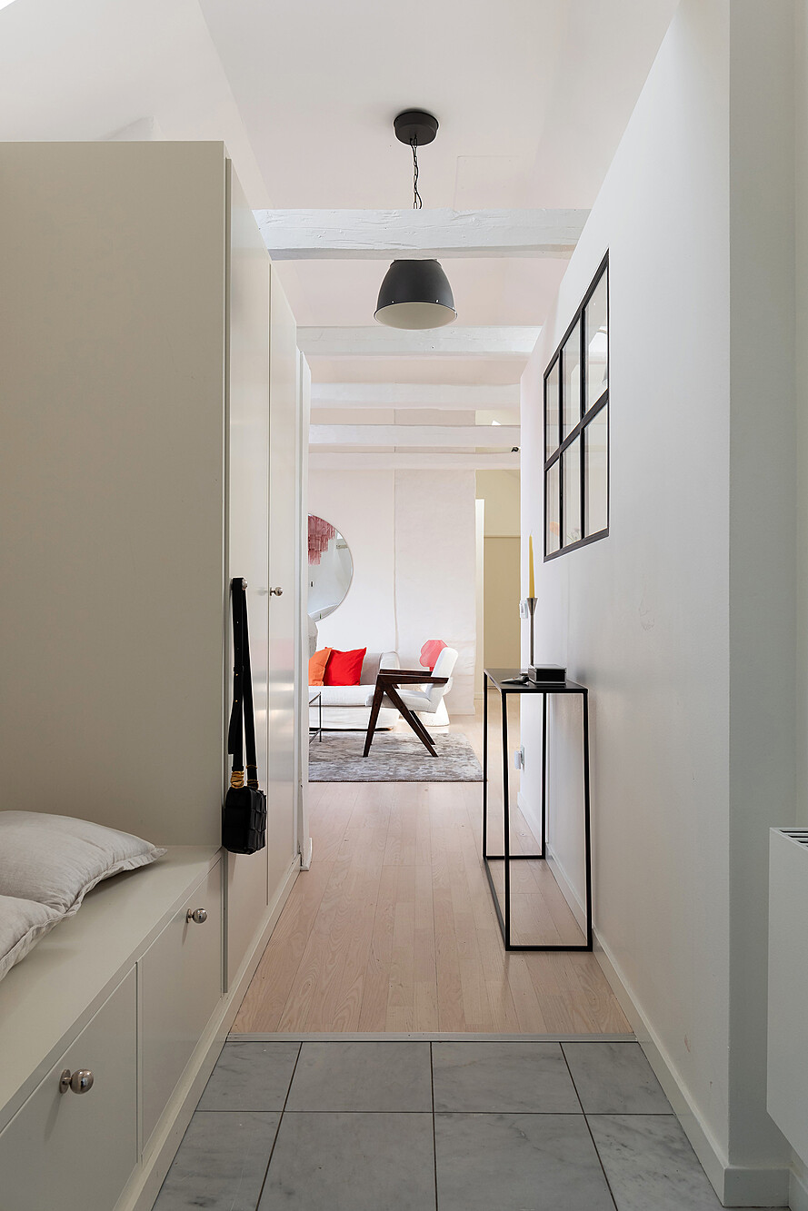 entrée avec banc décoration contemporaine
