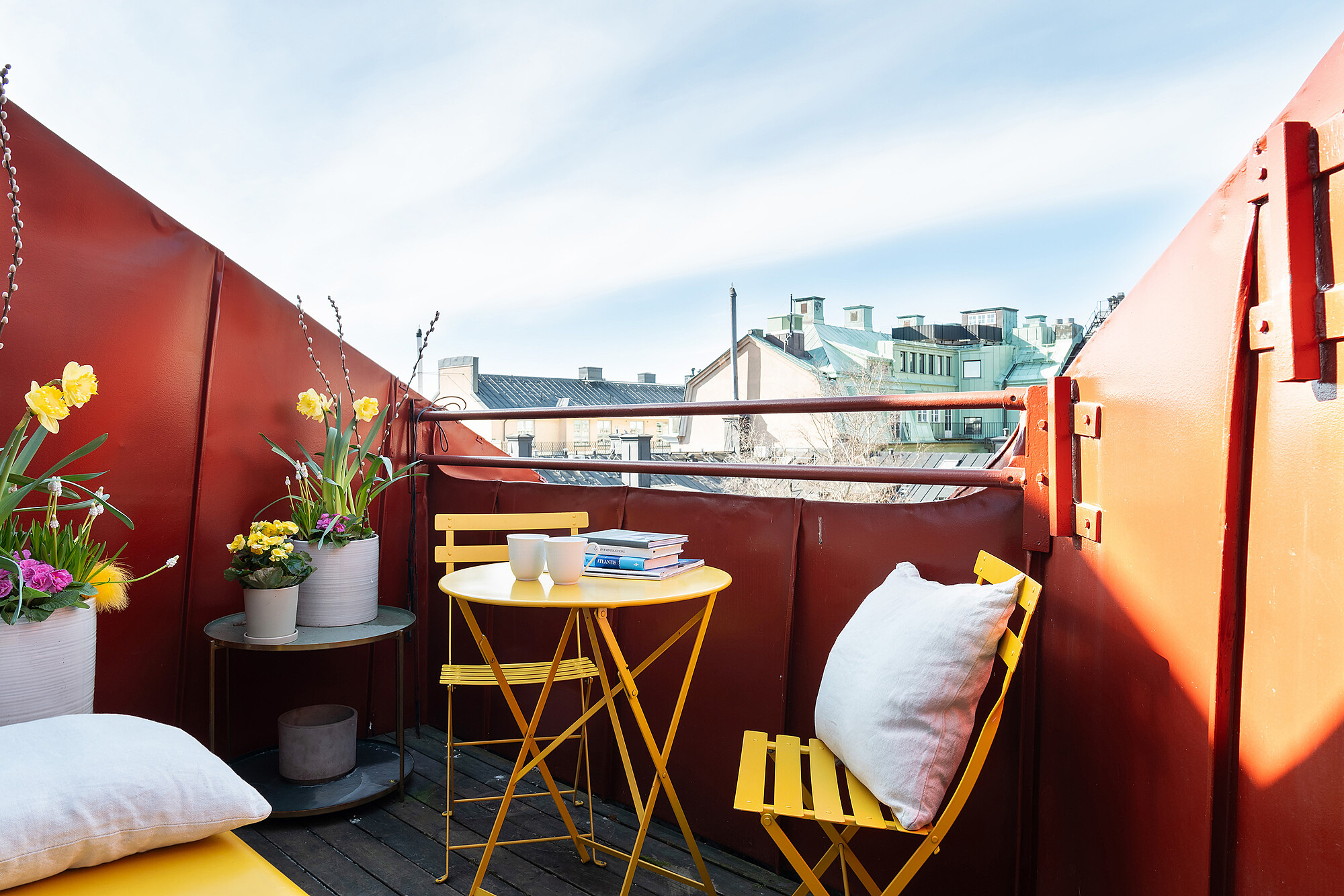 terrasse appartement sous les toits décoration contemporaine colorée