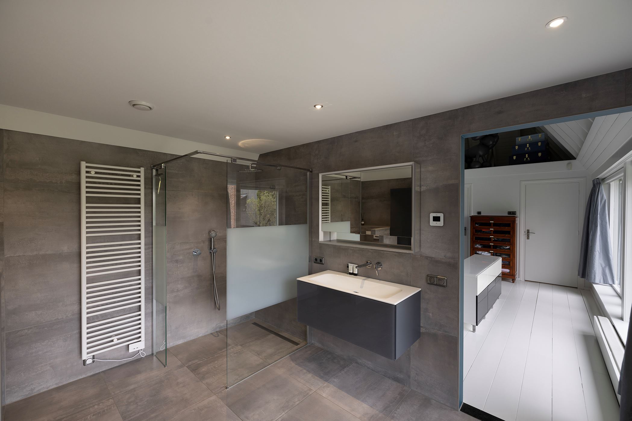 salle de bain design grise