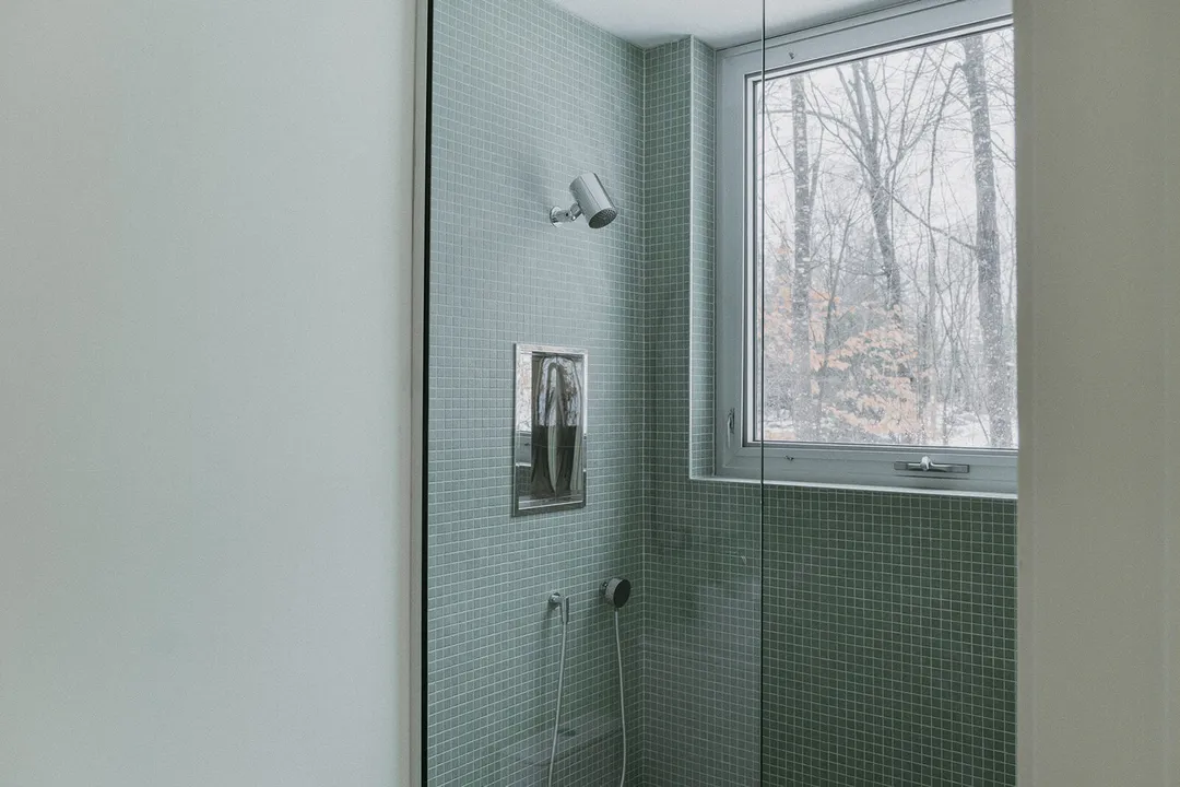 salle de bain design maison en bois Hintershelter Québec
