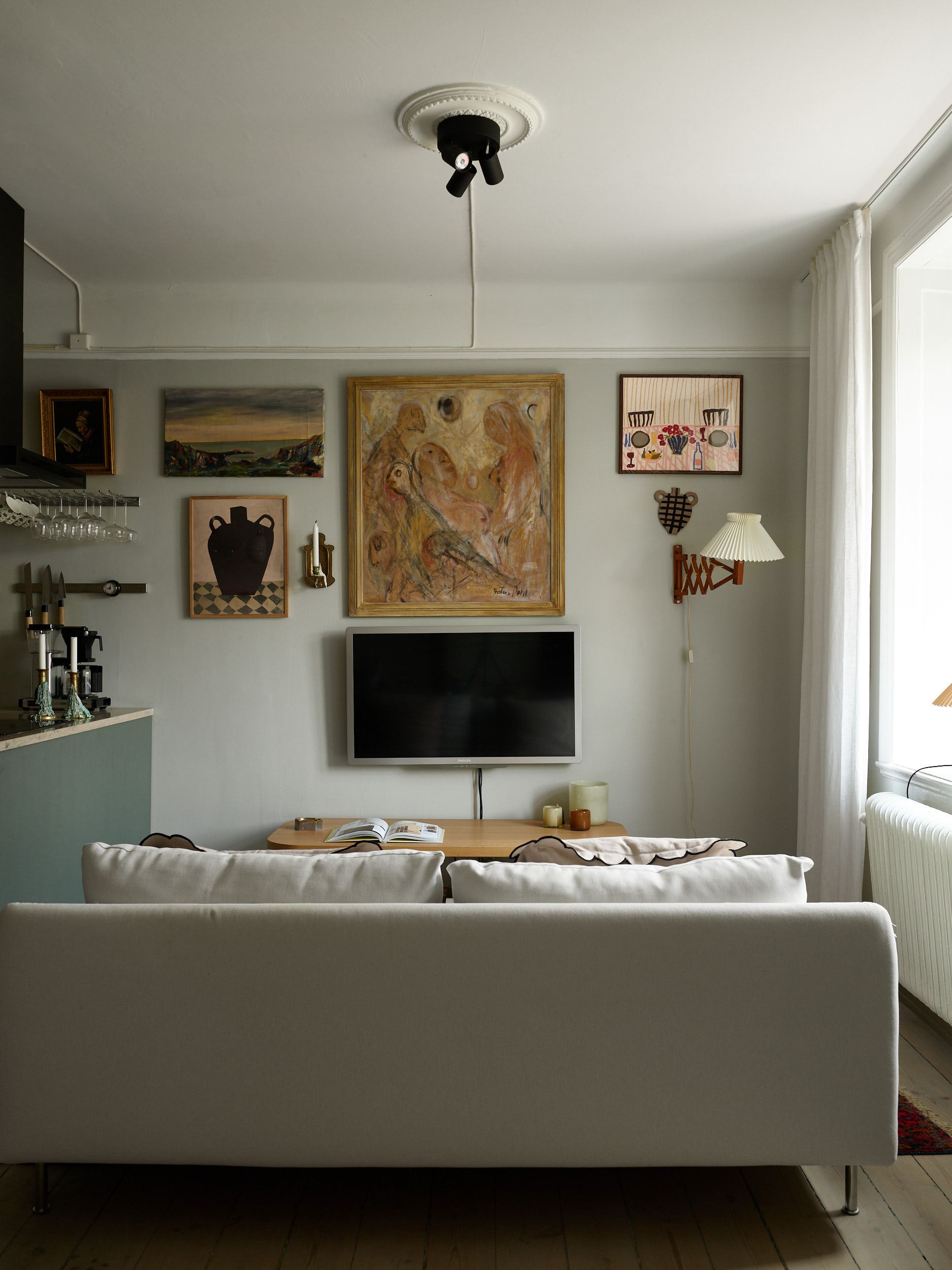 salon avec cuisine ouverte appartement de 47m2
