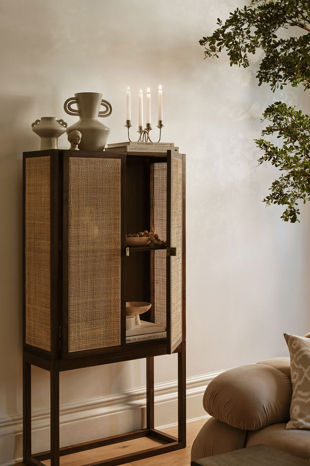 armoire cannage