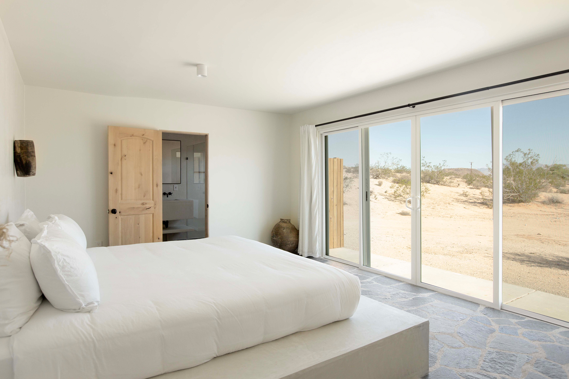 chambre avec baie vitrée décoration naturelle et minimaliste chambre avec baie vitrée décoration naturelle et minimaliste