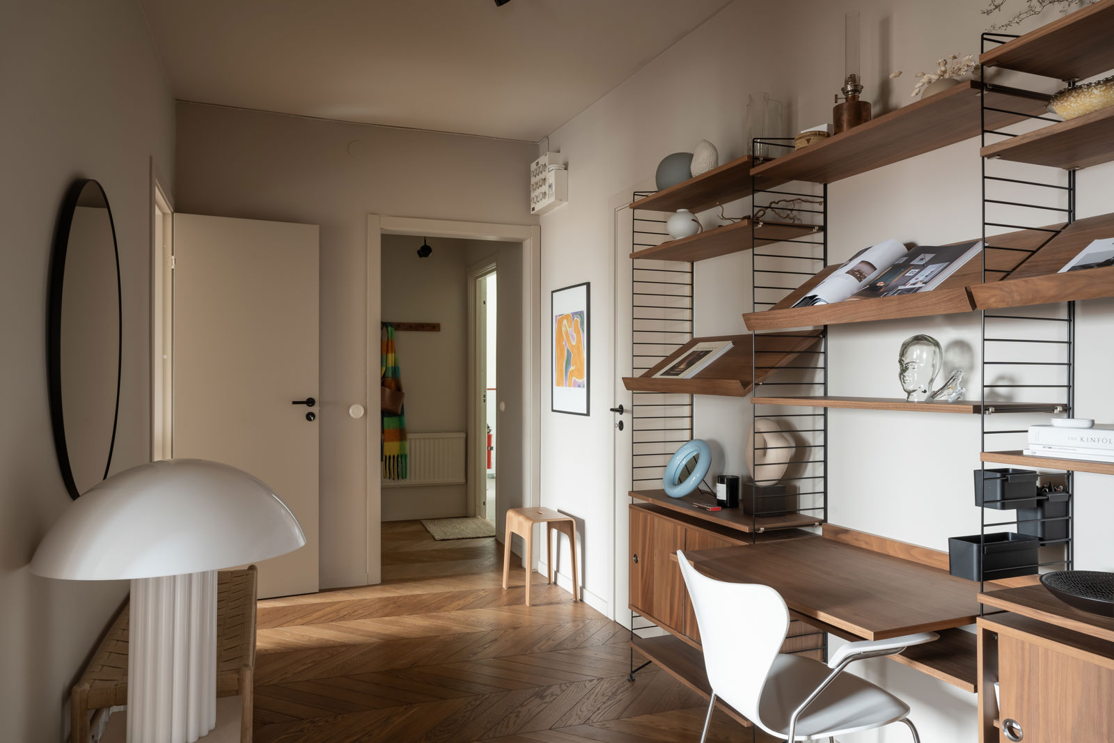 entrée avec bureau String décoration scandinave