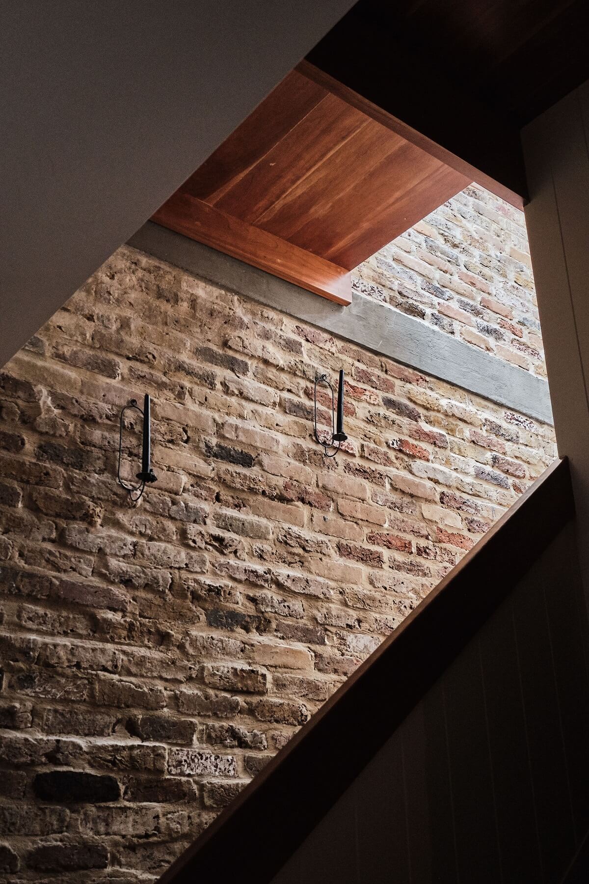 escalier mur en briques