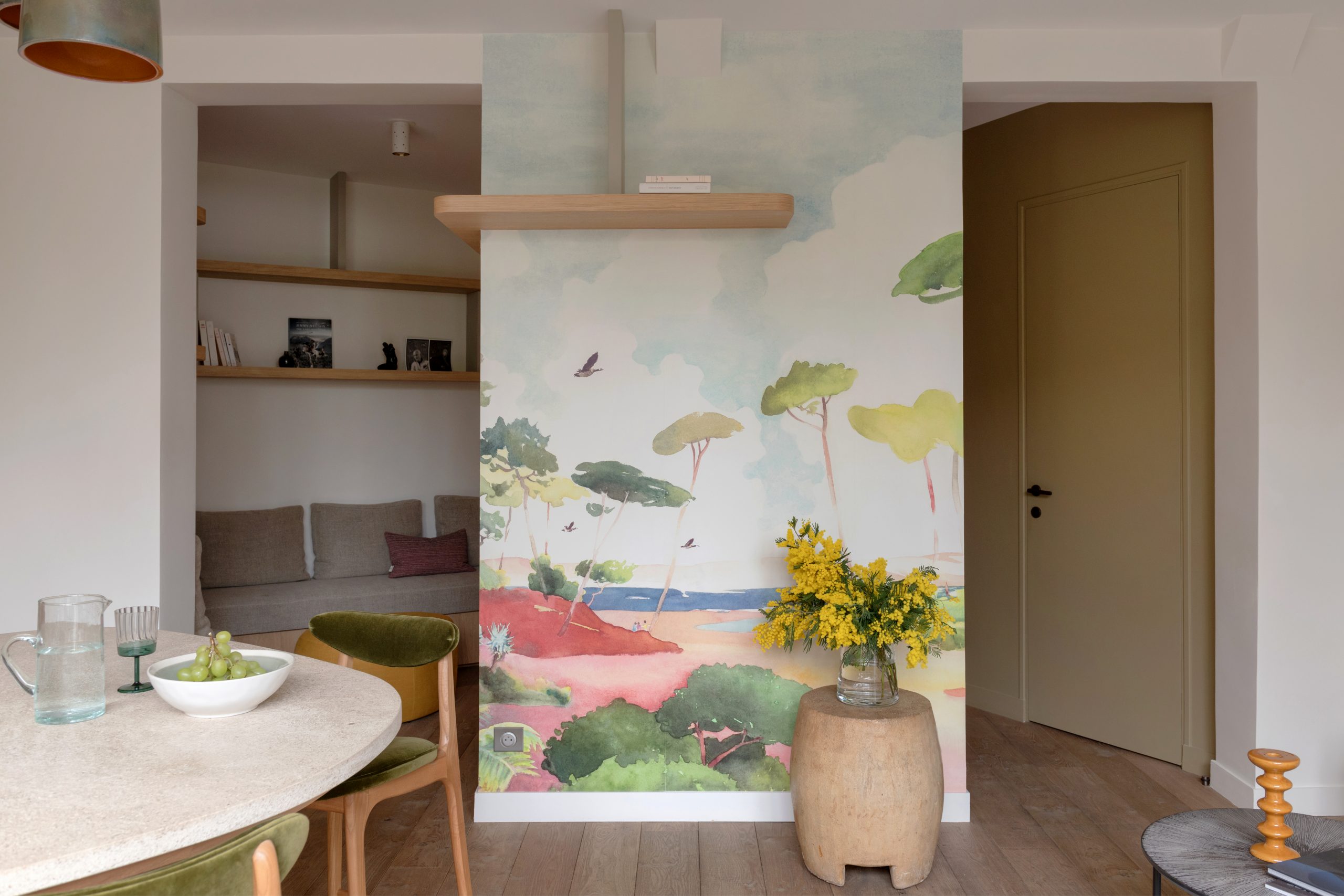 cuisine rose appartement Boulogne Agence La Vie en Couleurs Photo : © Sabine Serrad cuisine rose appartement Boulogne Agence La Vie en Couleurs Photo : © Sabine Serrad
