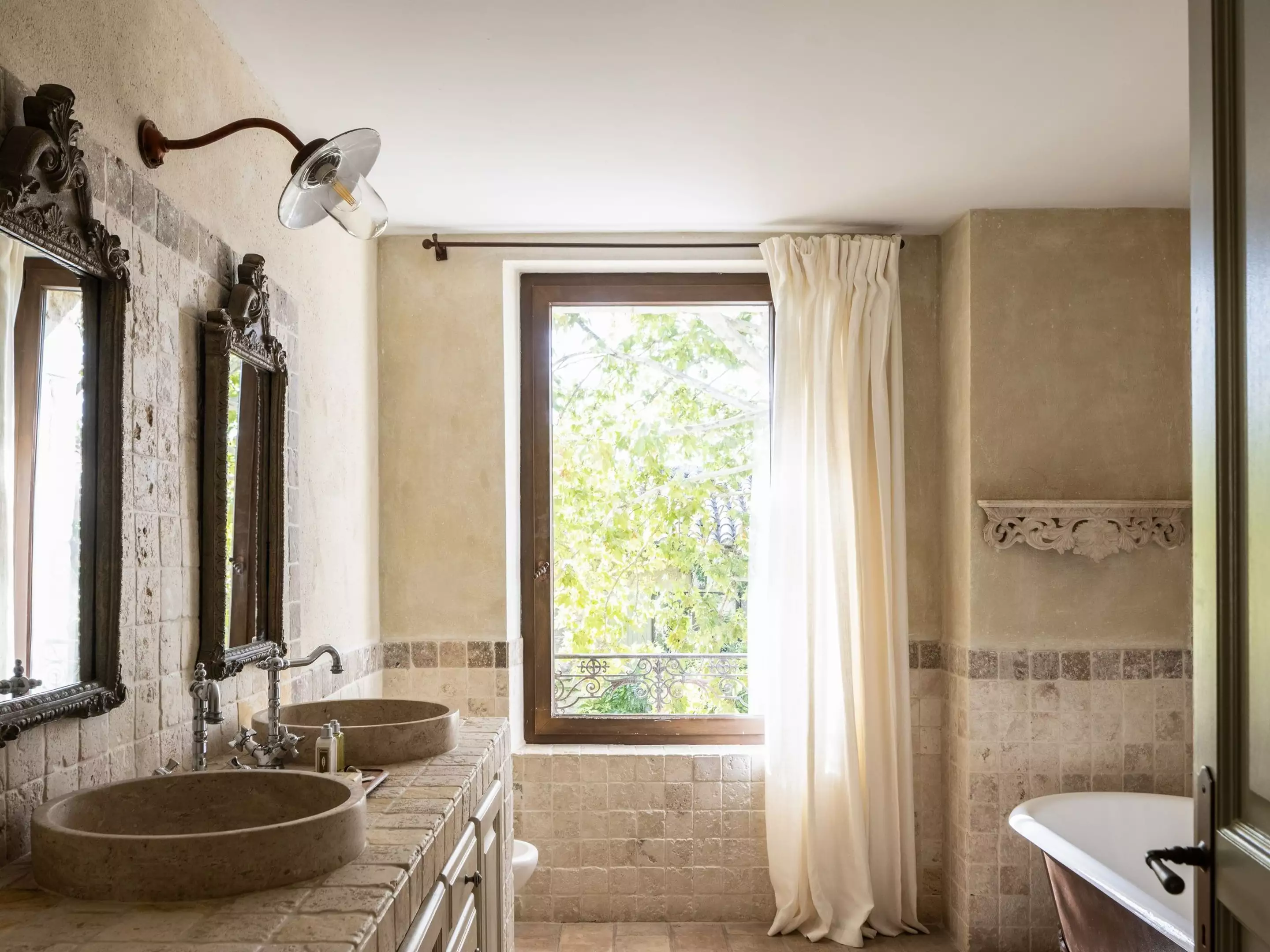 salle de bain décoration rustique chic le Mas des Platanes salle de bain décoration rustique chic le Mas des Platanes
