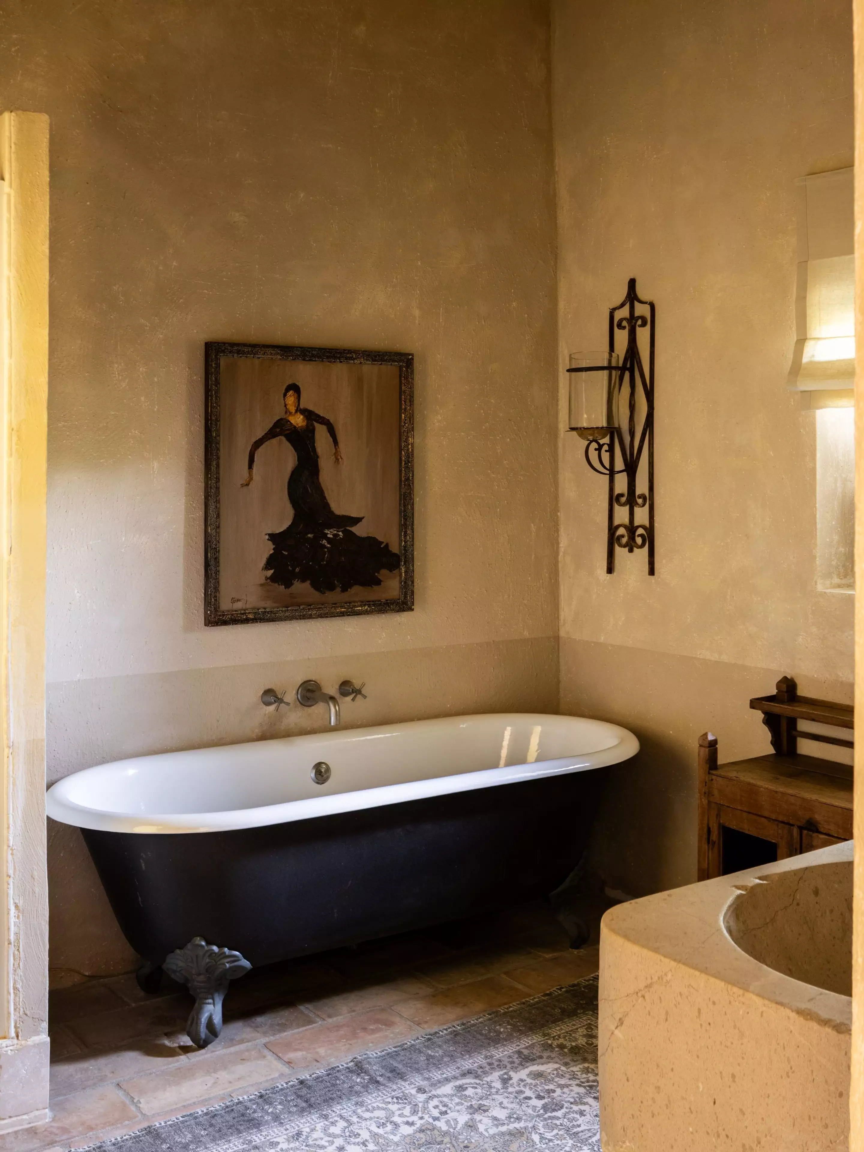 salle de bain vintage maison provençale en pierre le Mas des Platanes salle de bain vintage maison provençale en pierre le Mas des Platanes